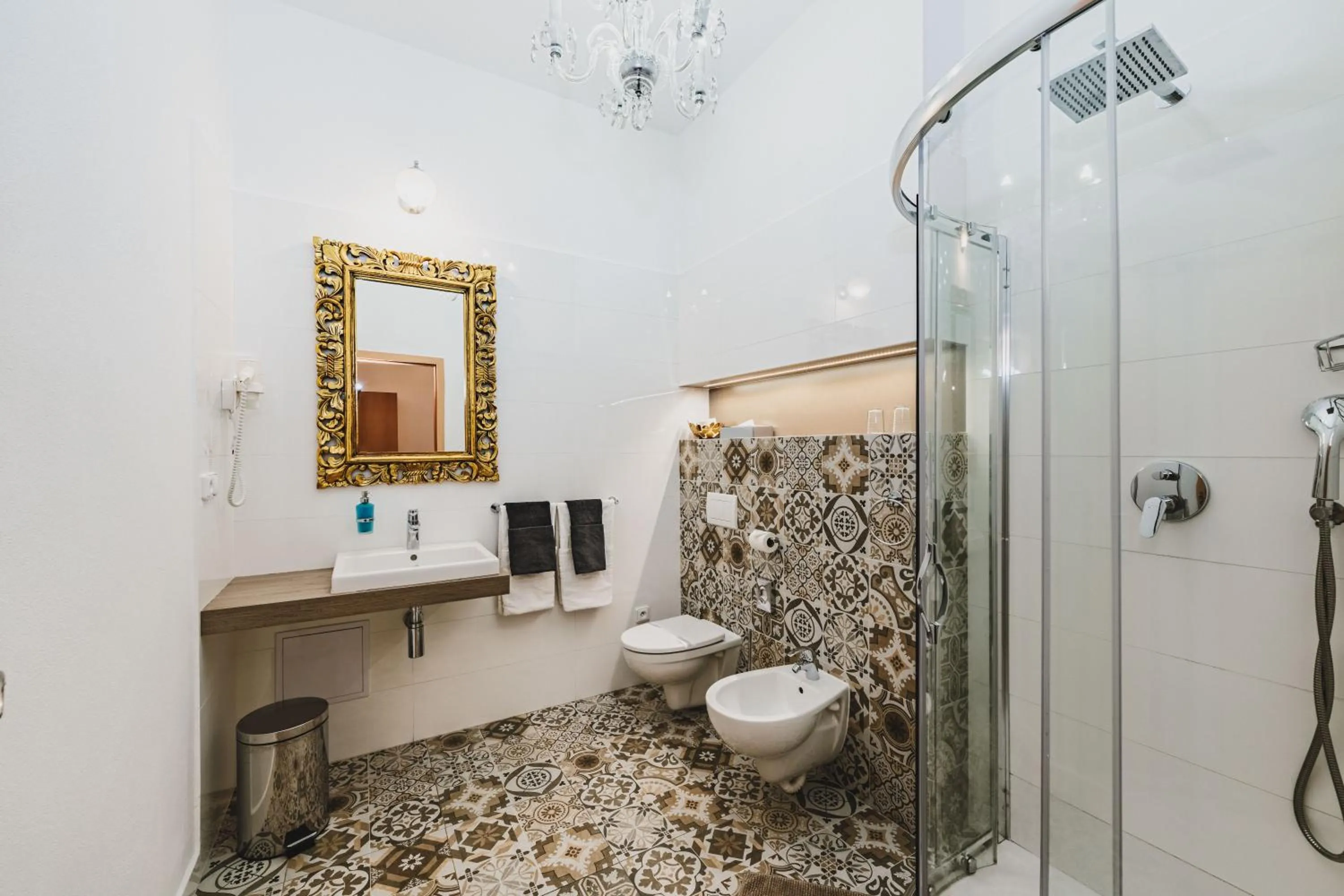 Shower in Grand Tábor