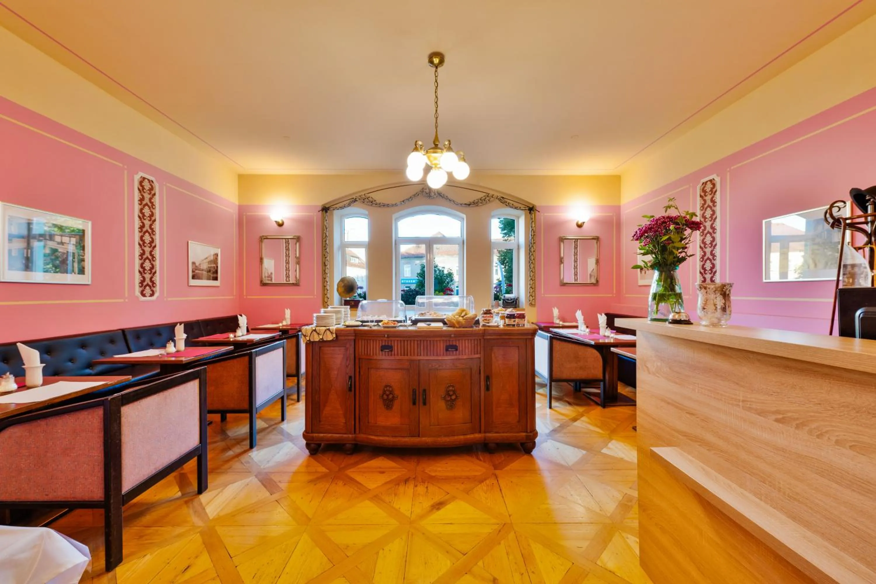 Breakfast in Grand Tábor