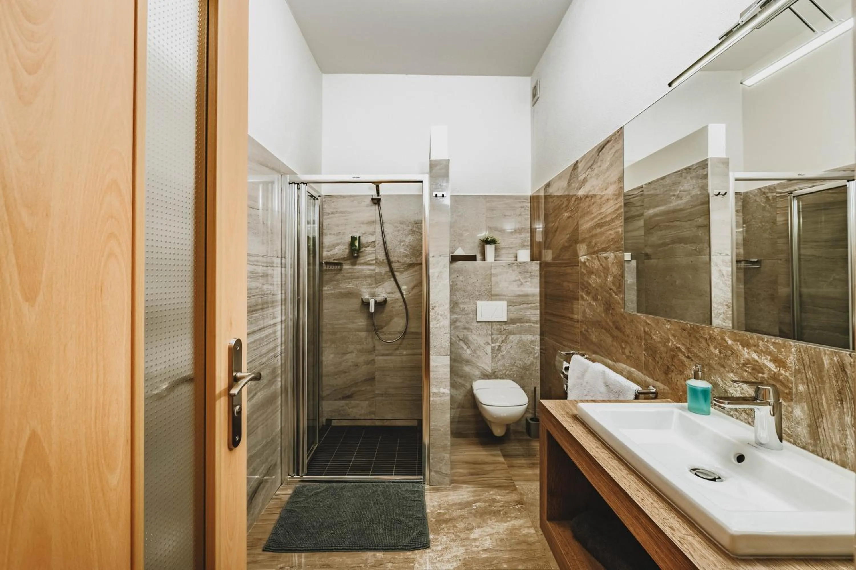 Shower in Grand Tábor