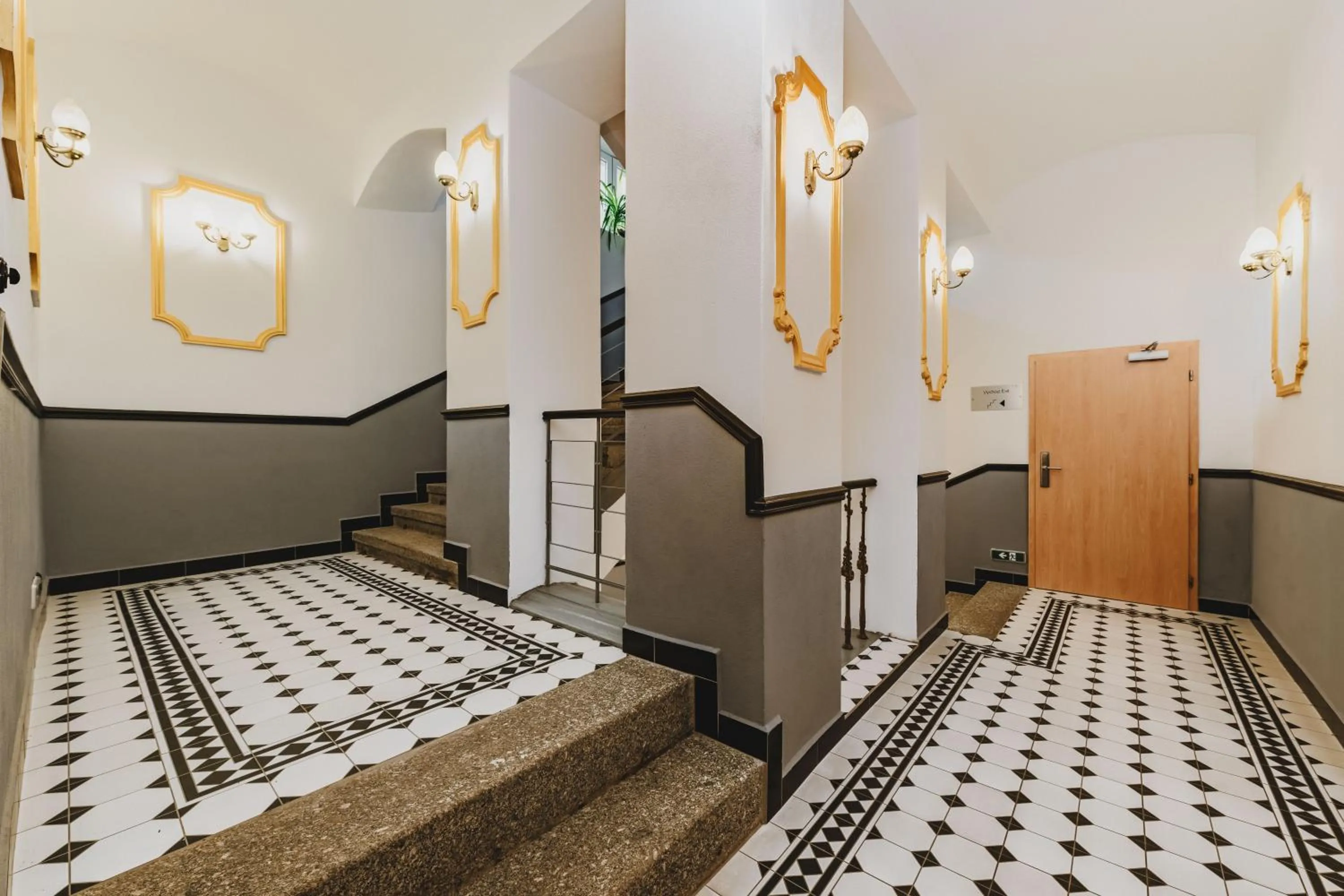 Property building, Bed in Grand Tábor