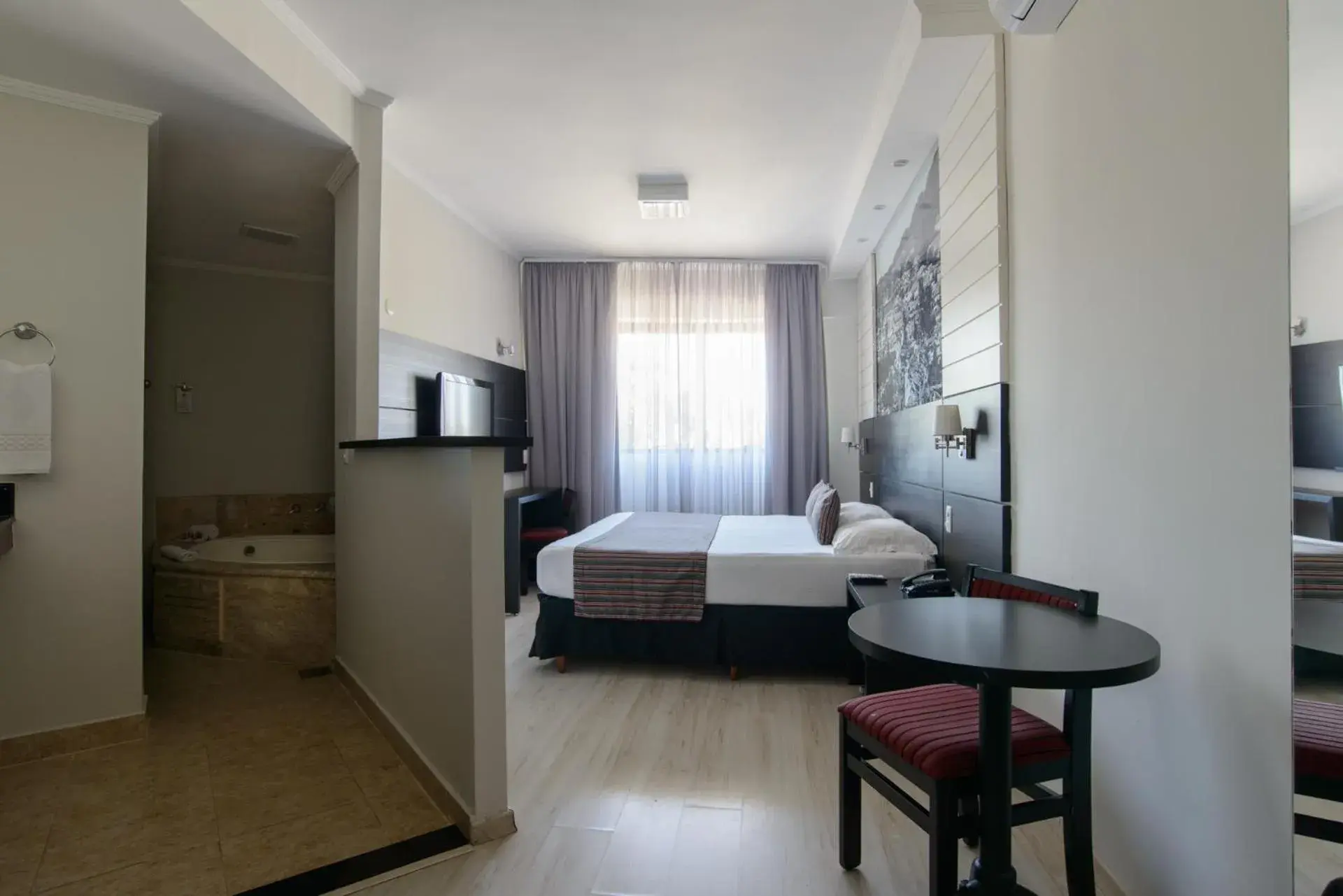 King Suite with Spa Bath in Faro Hotel Taubaté King Suite with Spa Bath in Faro Hotel Taubaté