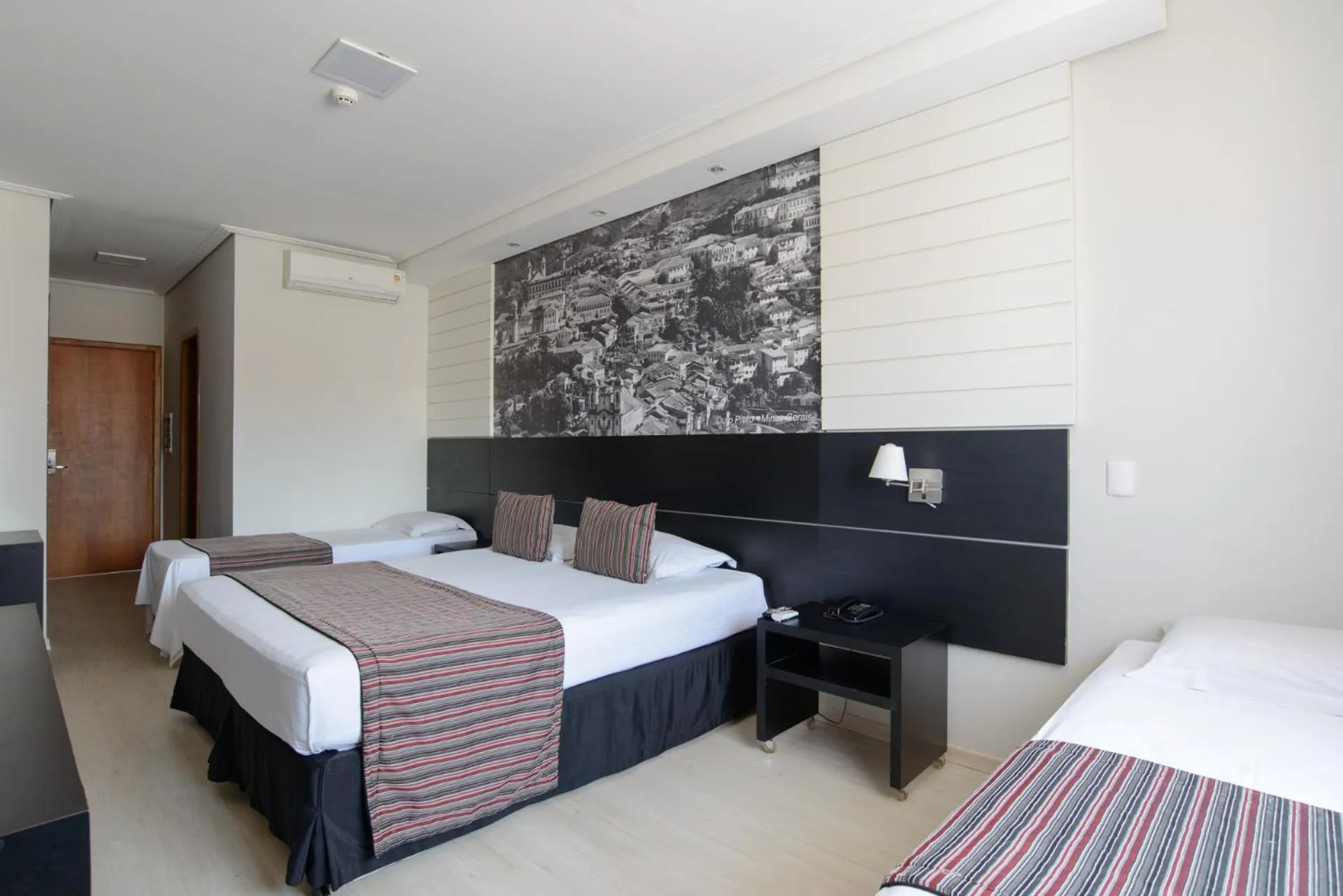 Photo of the whole room, Bed in Faro Hotel Taubaté