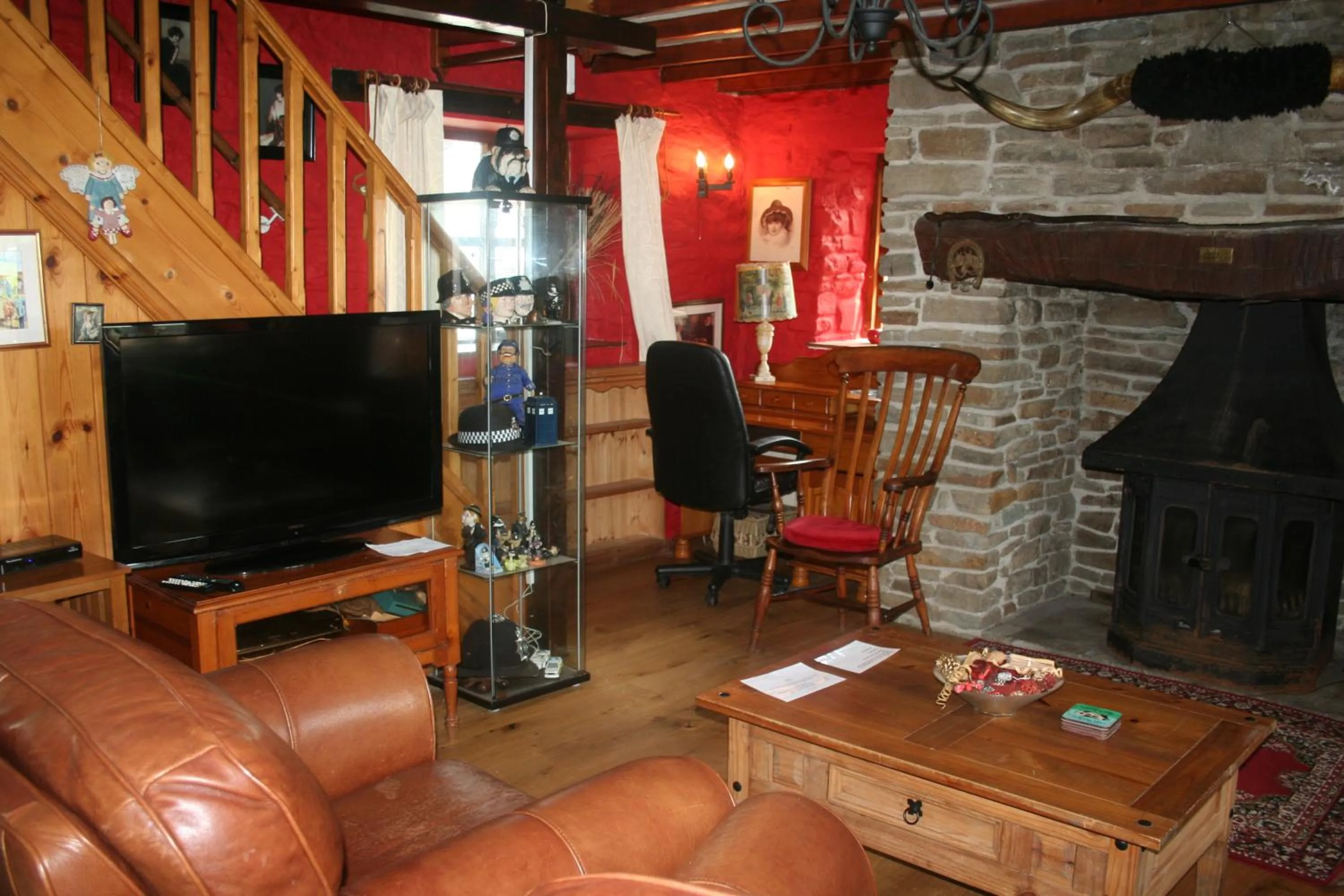 TV and multimedia in Barn Cottage - Farm Park Stay with Hot Tub