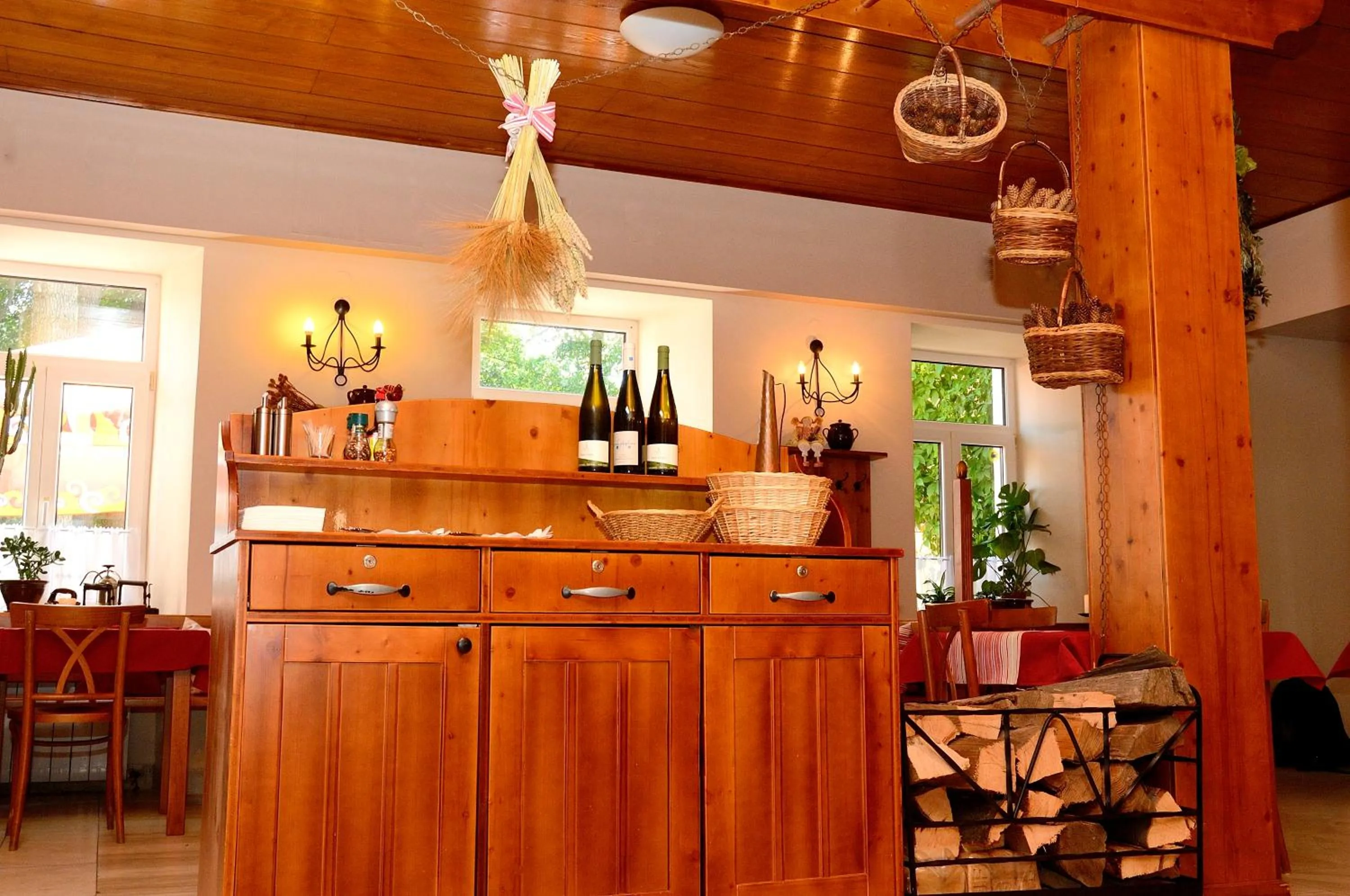 Restaurant/places to eat in Hotel Leopold Račín