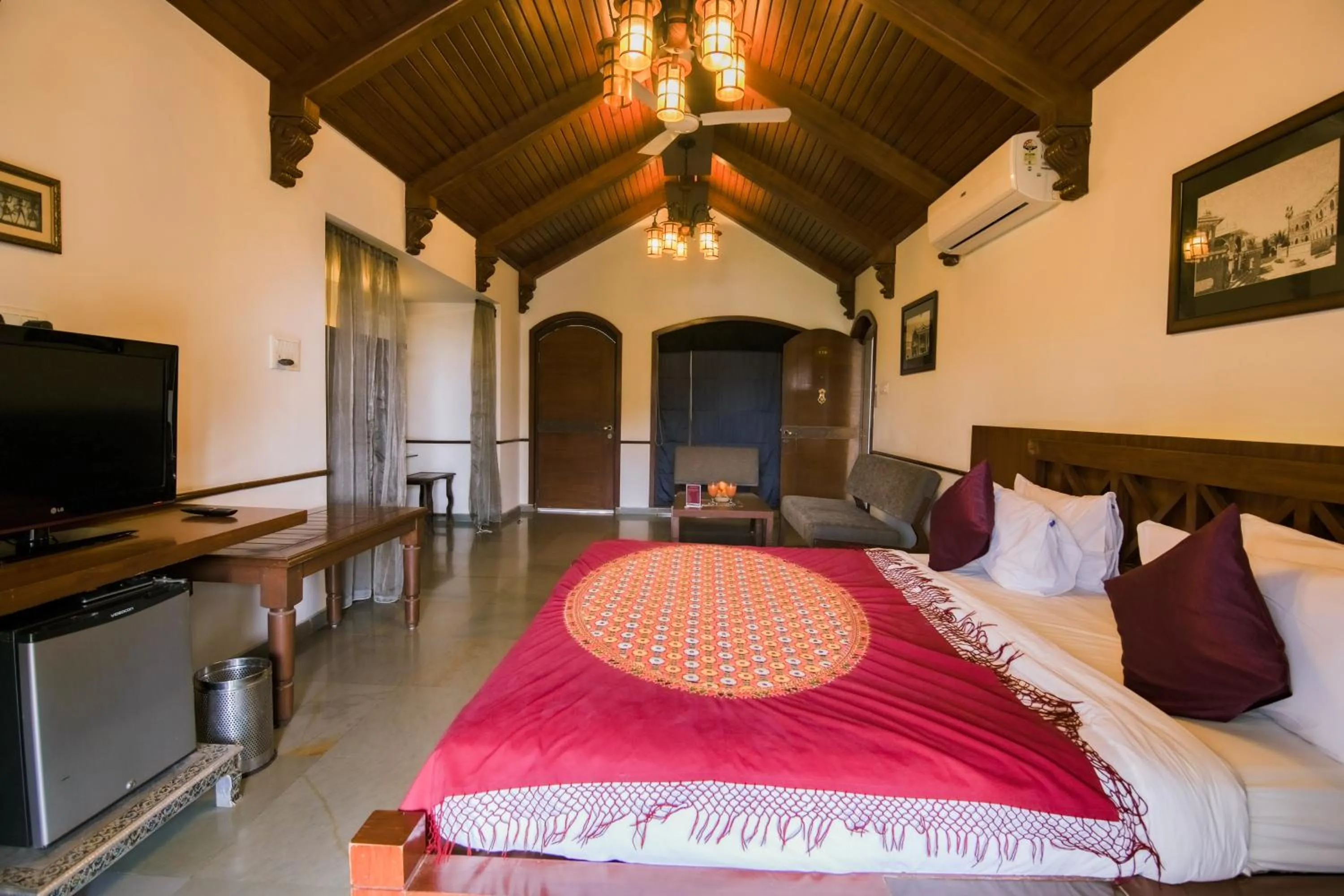 Bedroom, Bed in Heritage Khirasara Palace