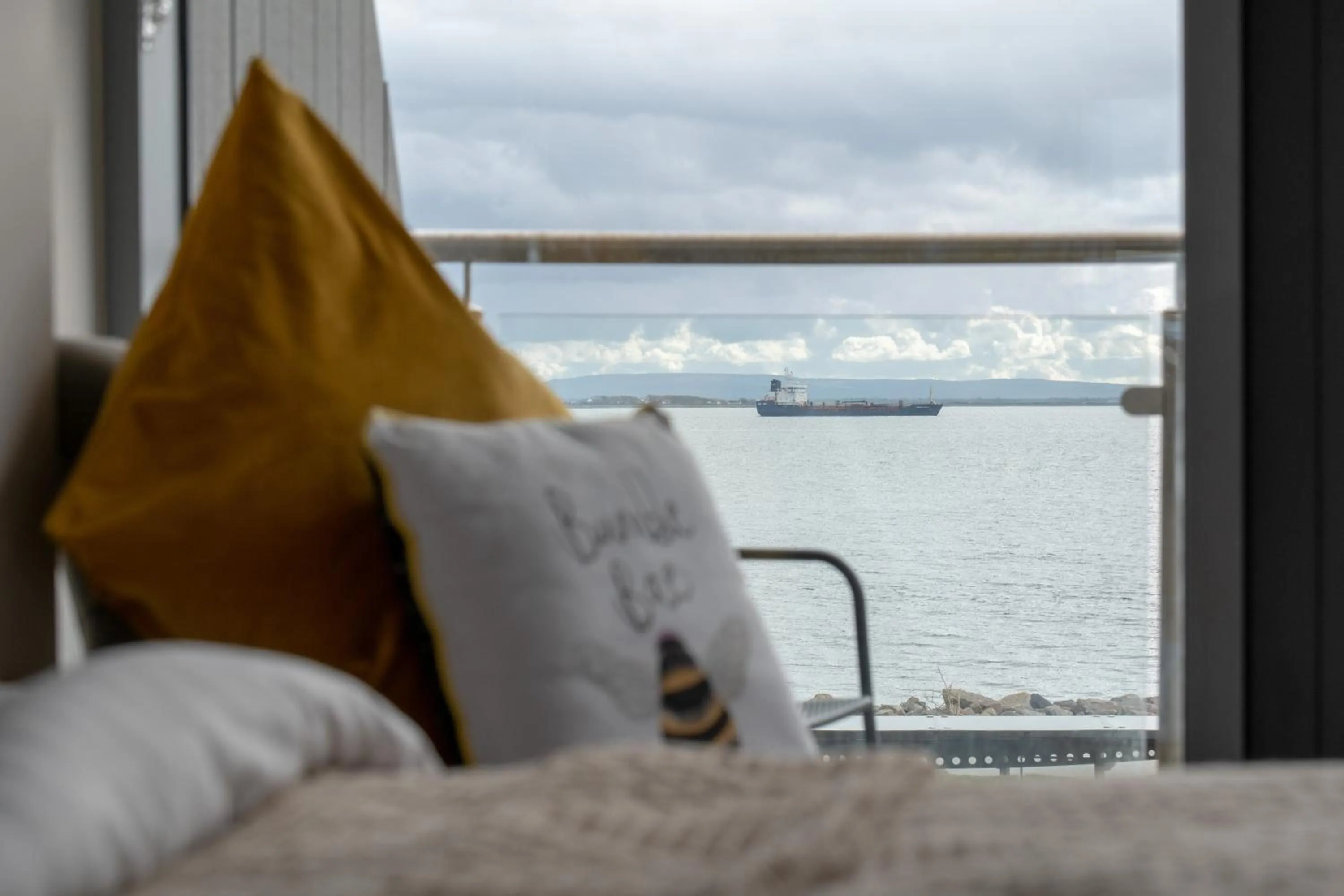 Sea view, Bed in Galway Bay Sea View Apartments