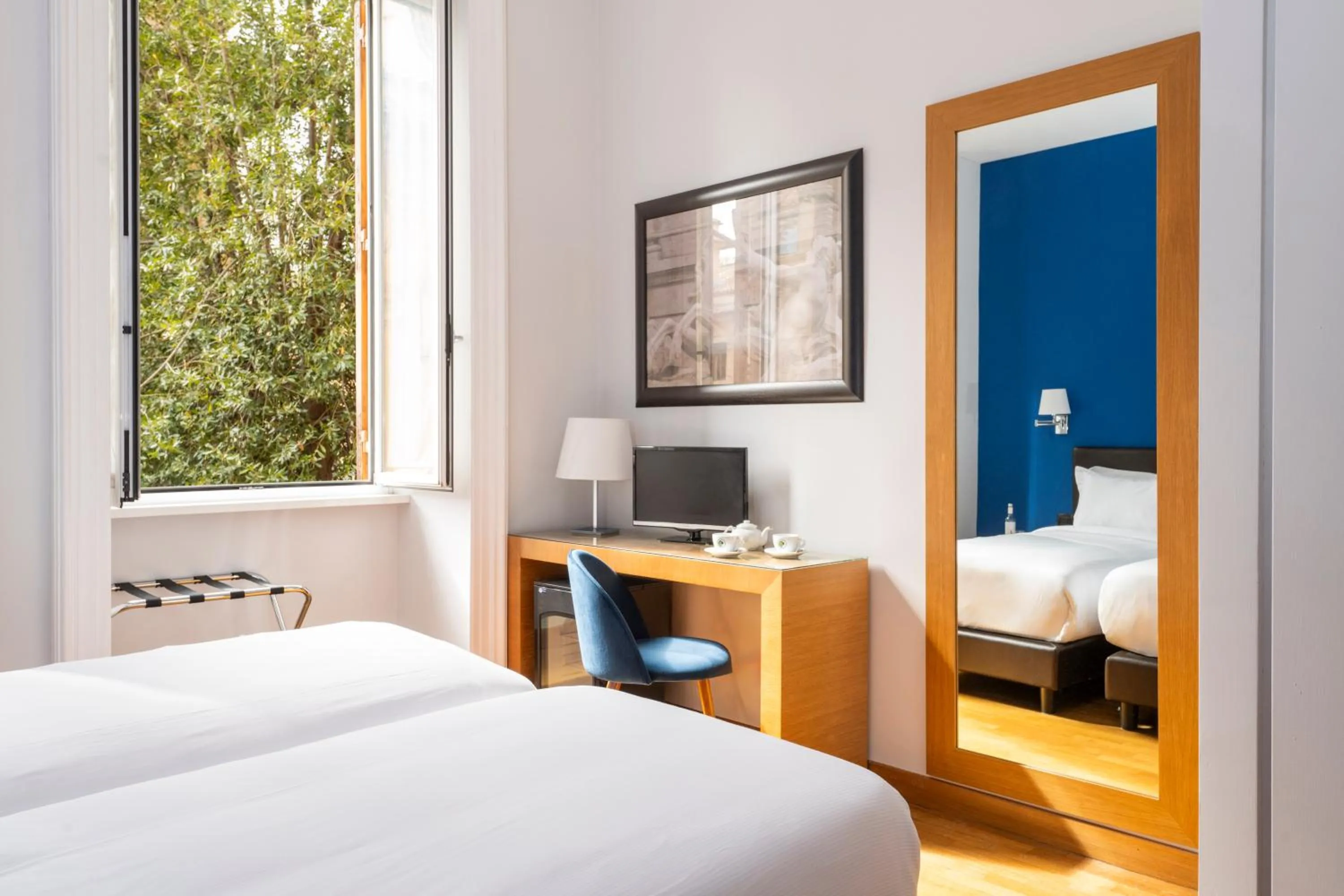 TV and multimedia, Bed in Sky Blue Place Rome