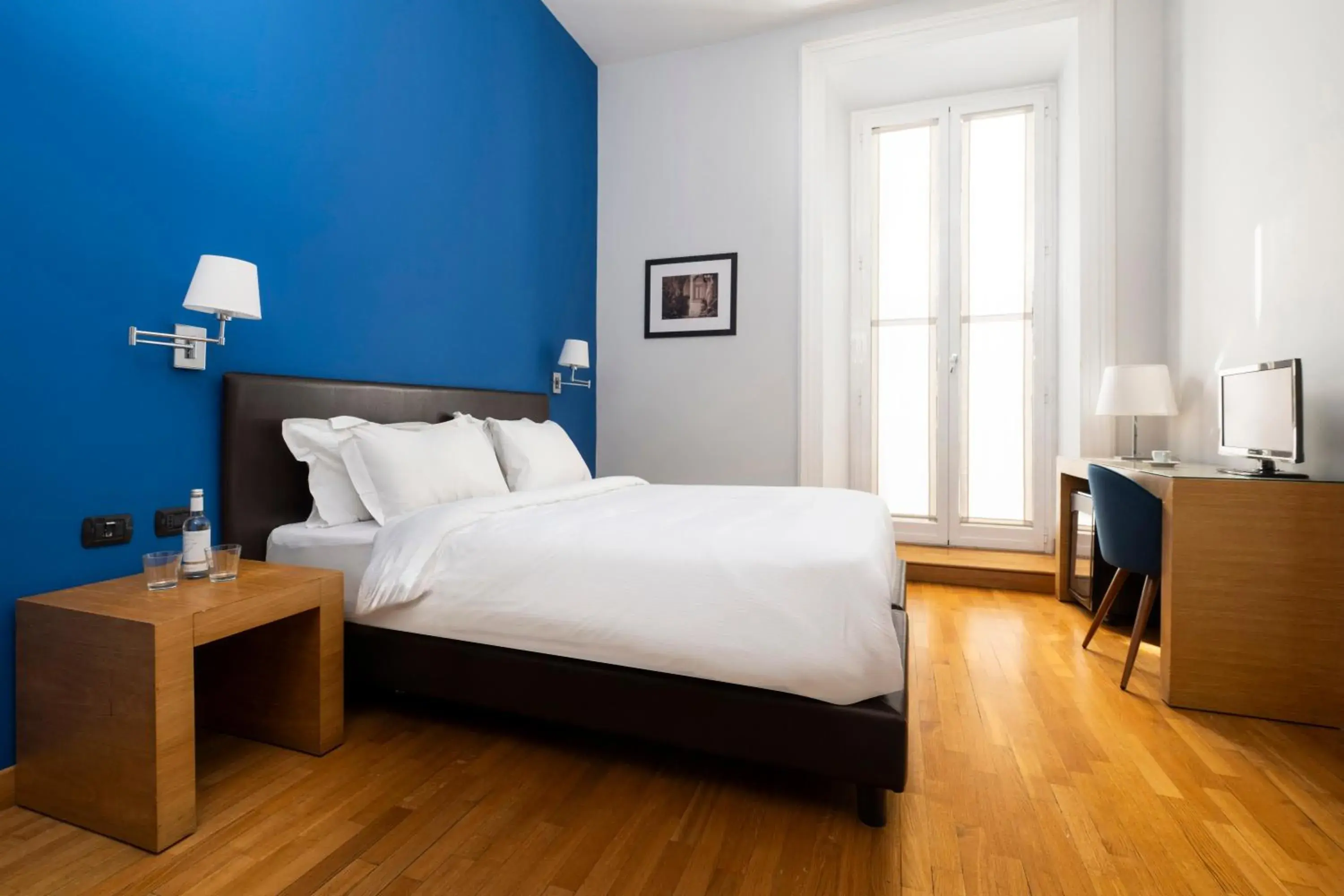 Queen Room in Sky Blue Place Rome Queen Room in Sky Blue Place Rome