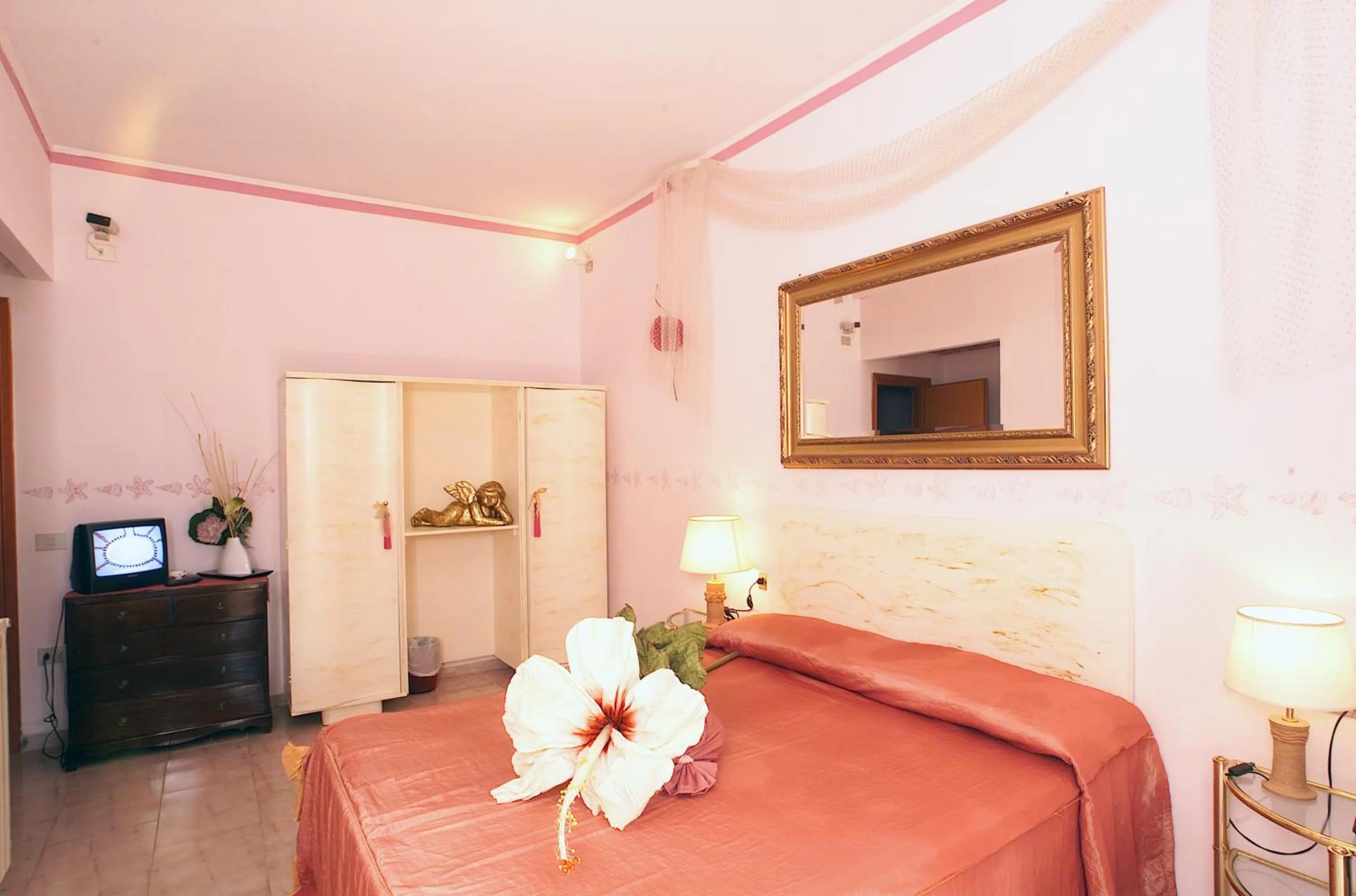 View (from property/room), Bed in Hotel Velcamare