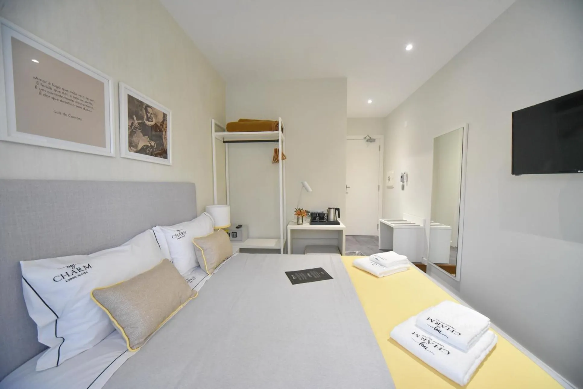 Bed in My Charm Lisbon Suites