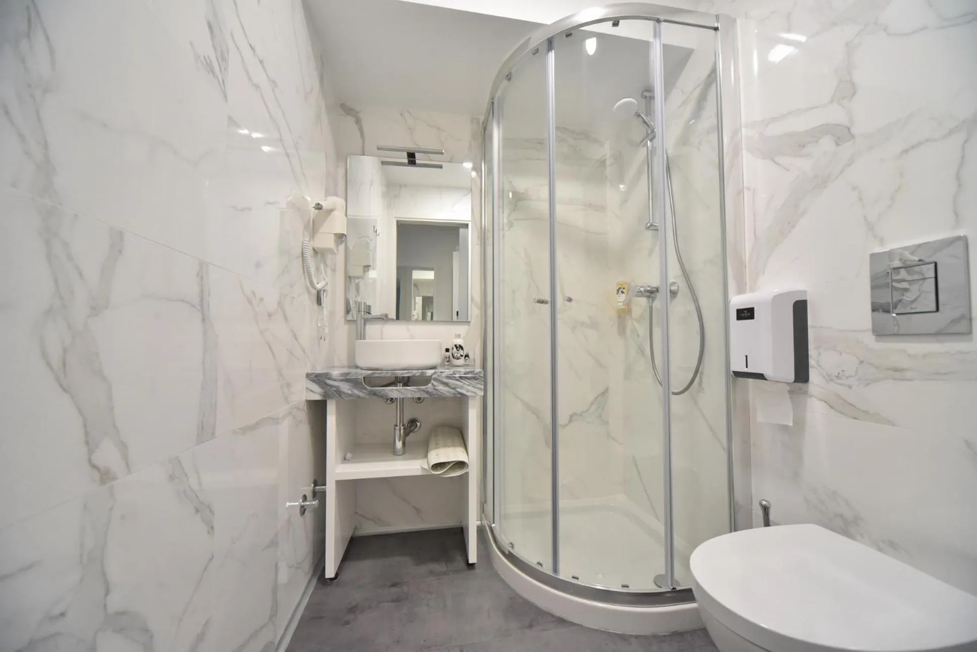 Bathroom in My Charm Lisbon Suites