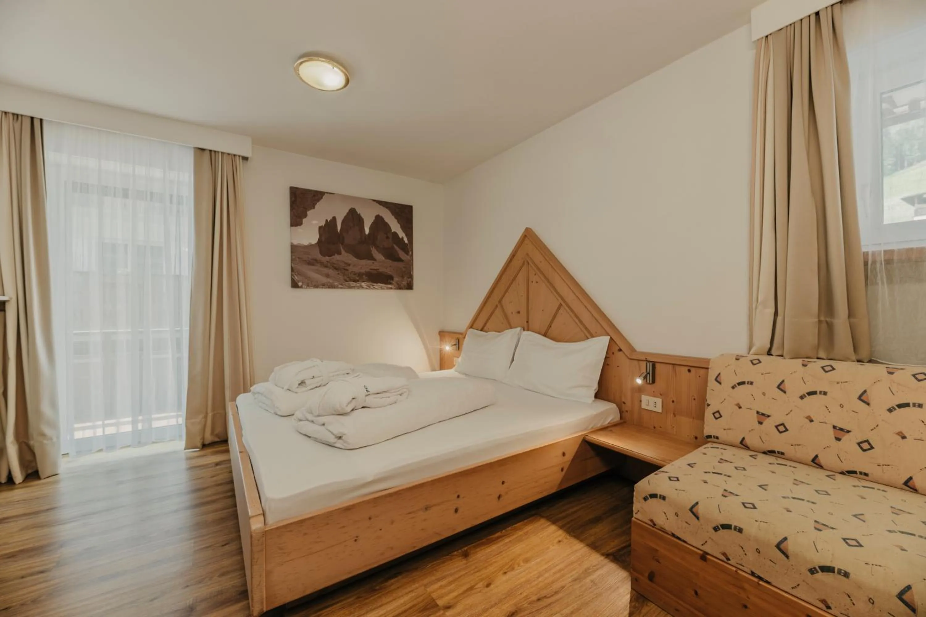 Bedroom, Bed in Hotel Royal