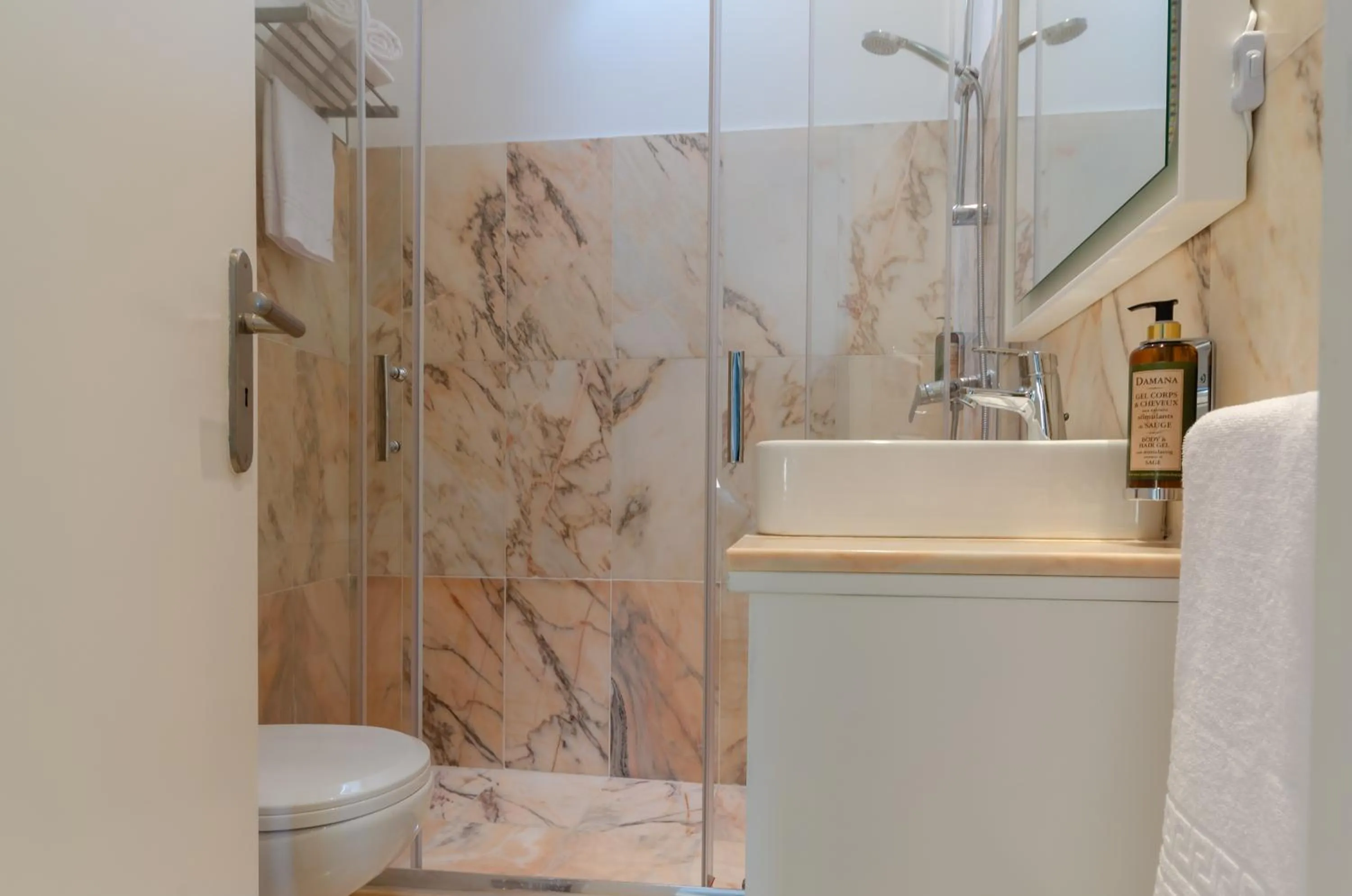 Bathroom in Ver Belém Suites