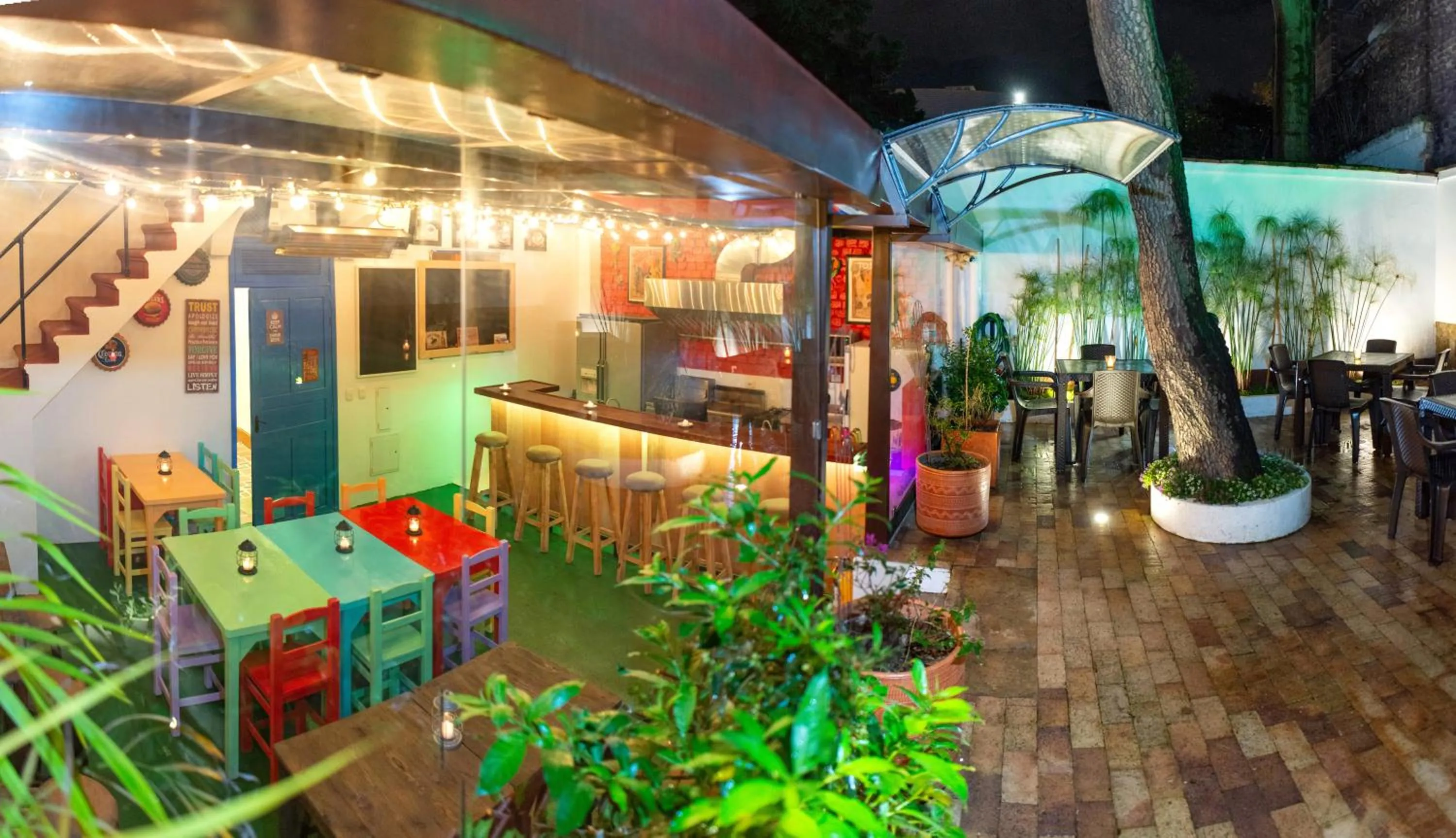 Restaurant/places to eat in Granada Hostel