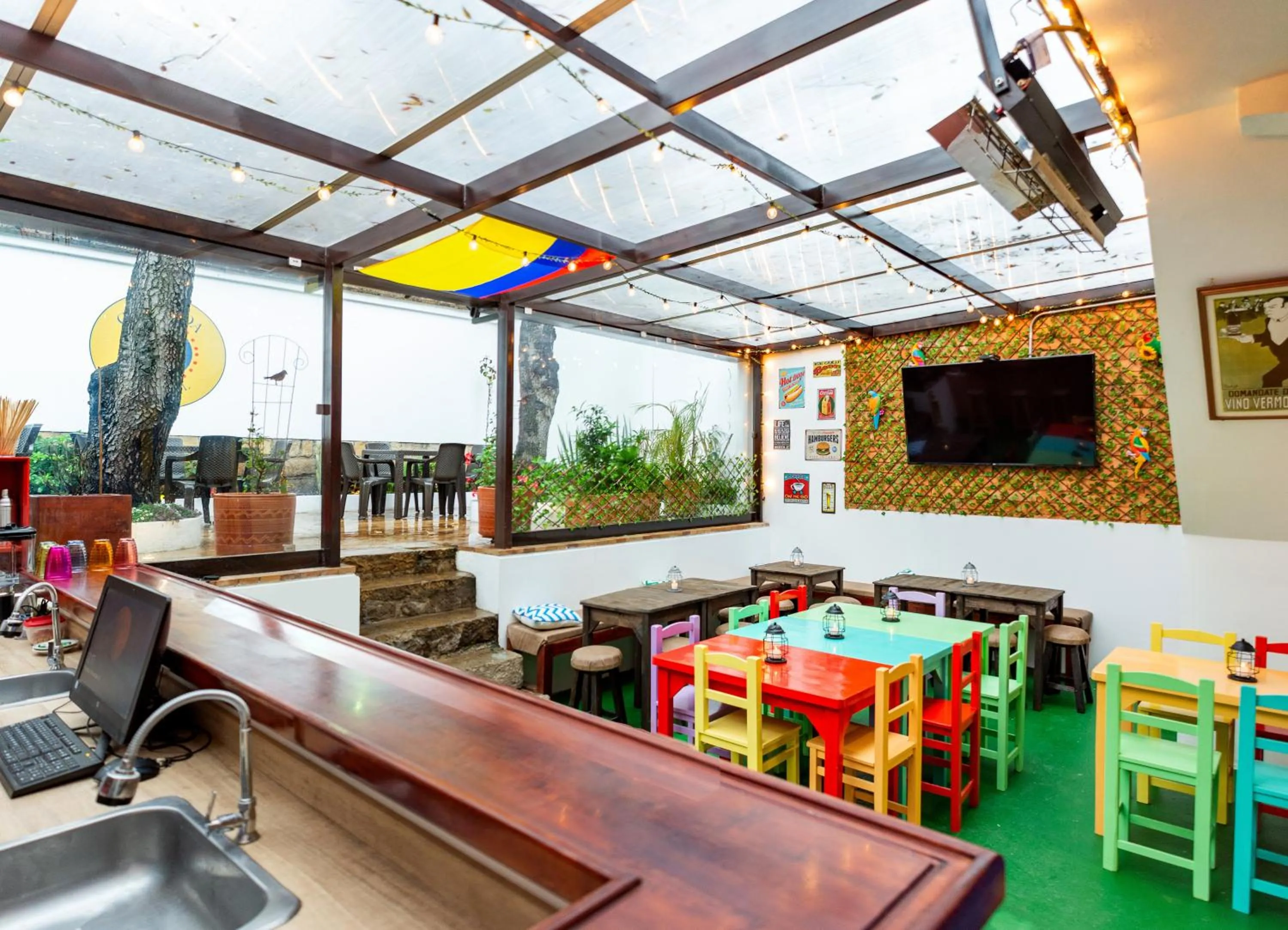 Restaurant/places to eat in Granada Hostel