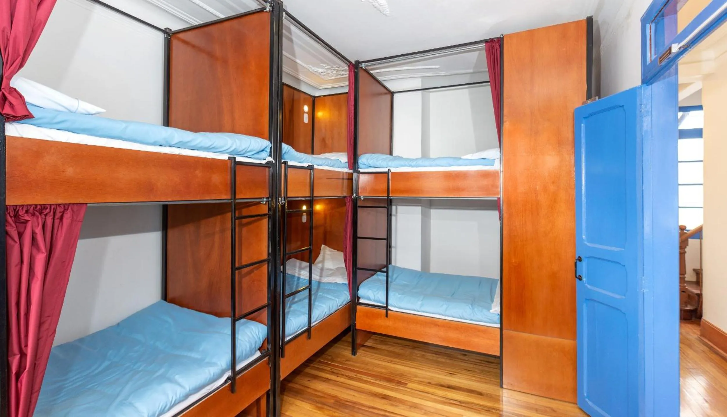 Photo of the whole room, Bed in Granada Hostel