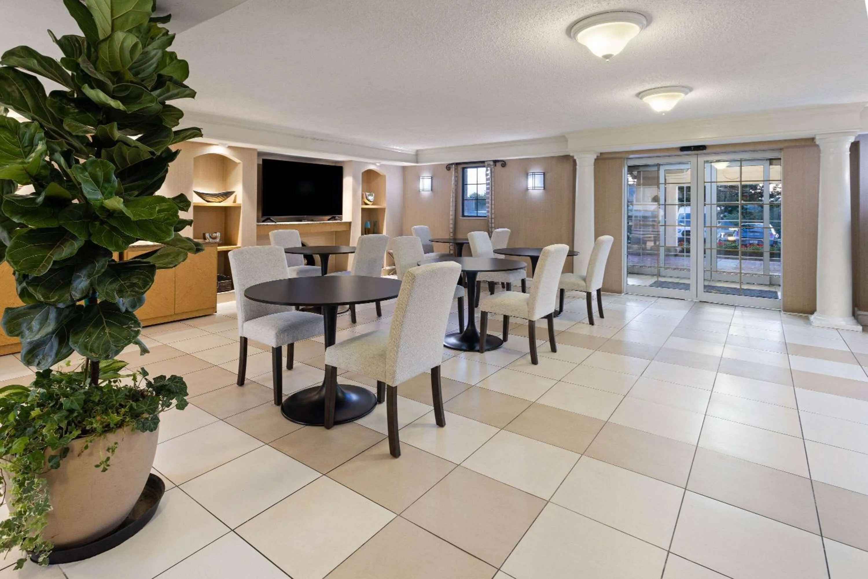 Lobby or reception in La Quinta Inn by Wyndham Pittsburgh Airport