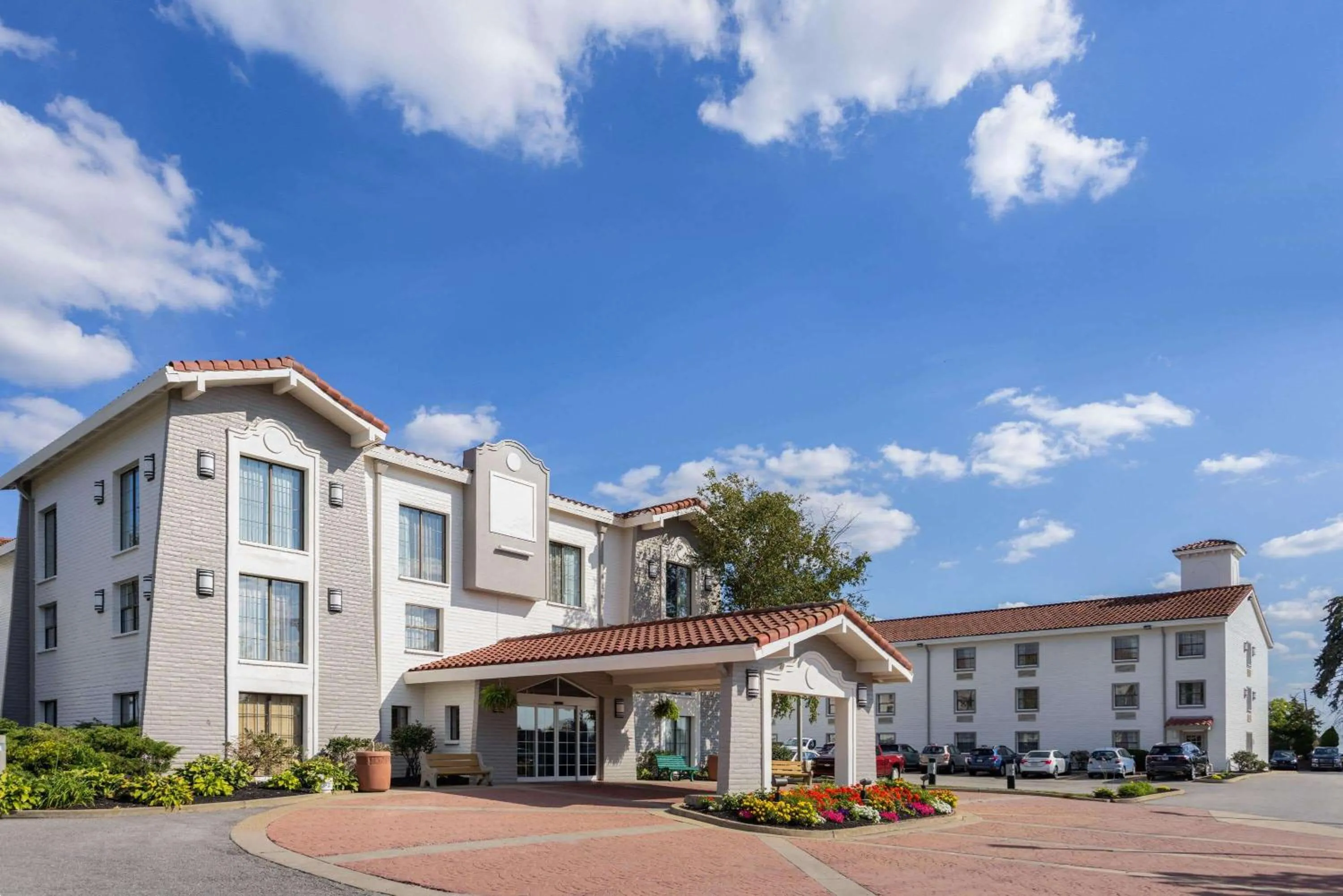 Property building in La Quinta Inn by Wyndham Pittsburgh Airport