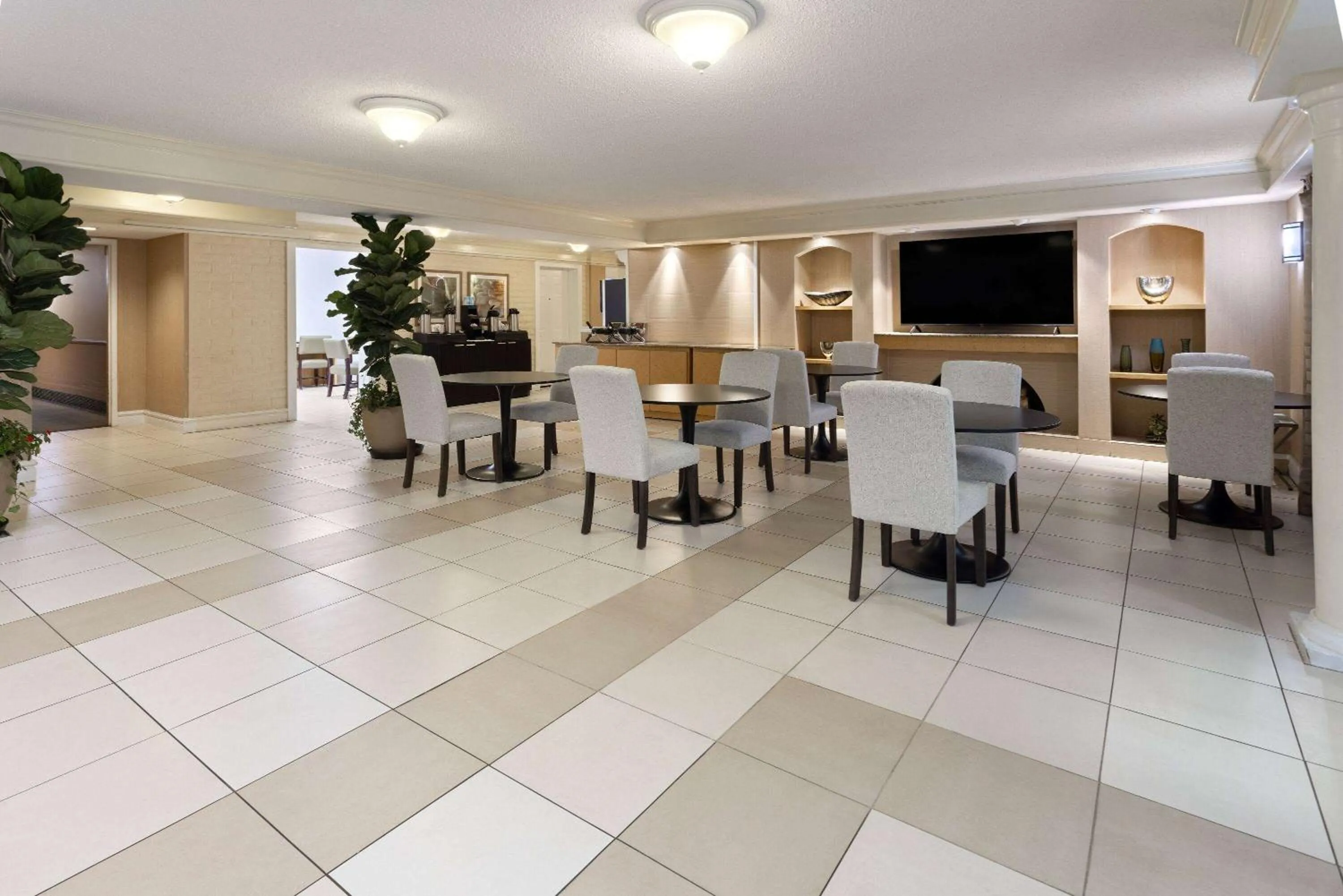 Lobby or reception in La Quinta Inn by Wyndham Pittsburgh Airport