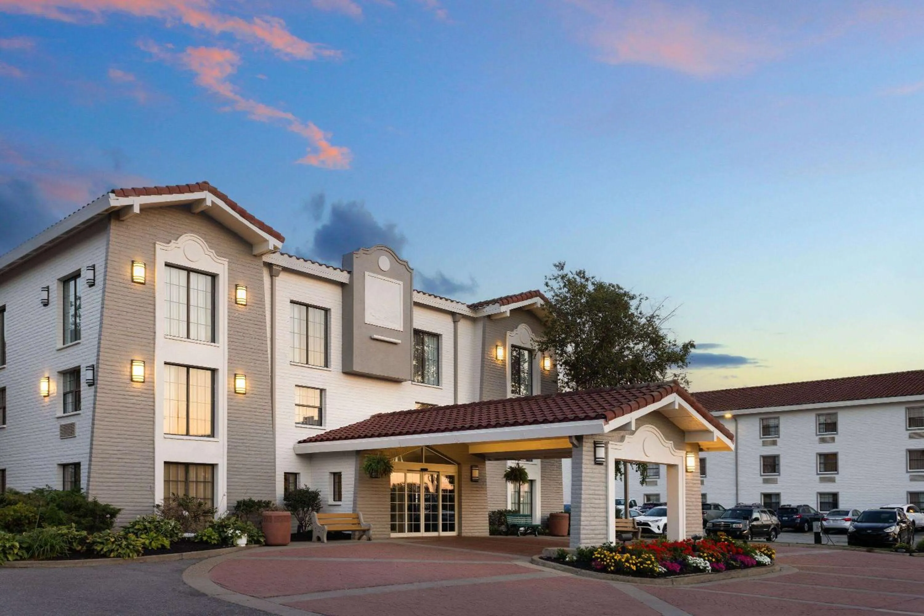 Property building in La Quinta Inn by Wyndham Pittsburgh Airport