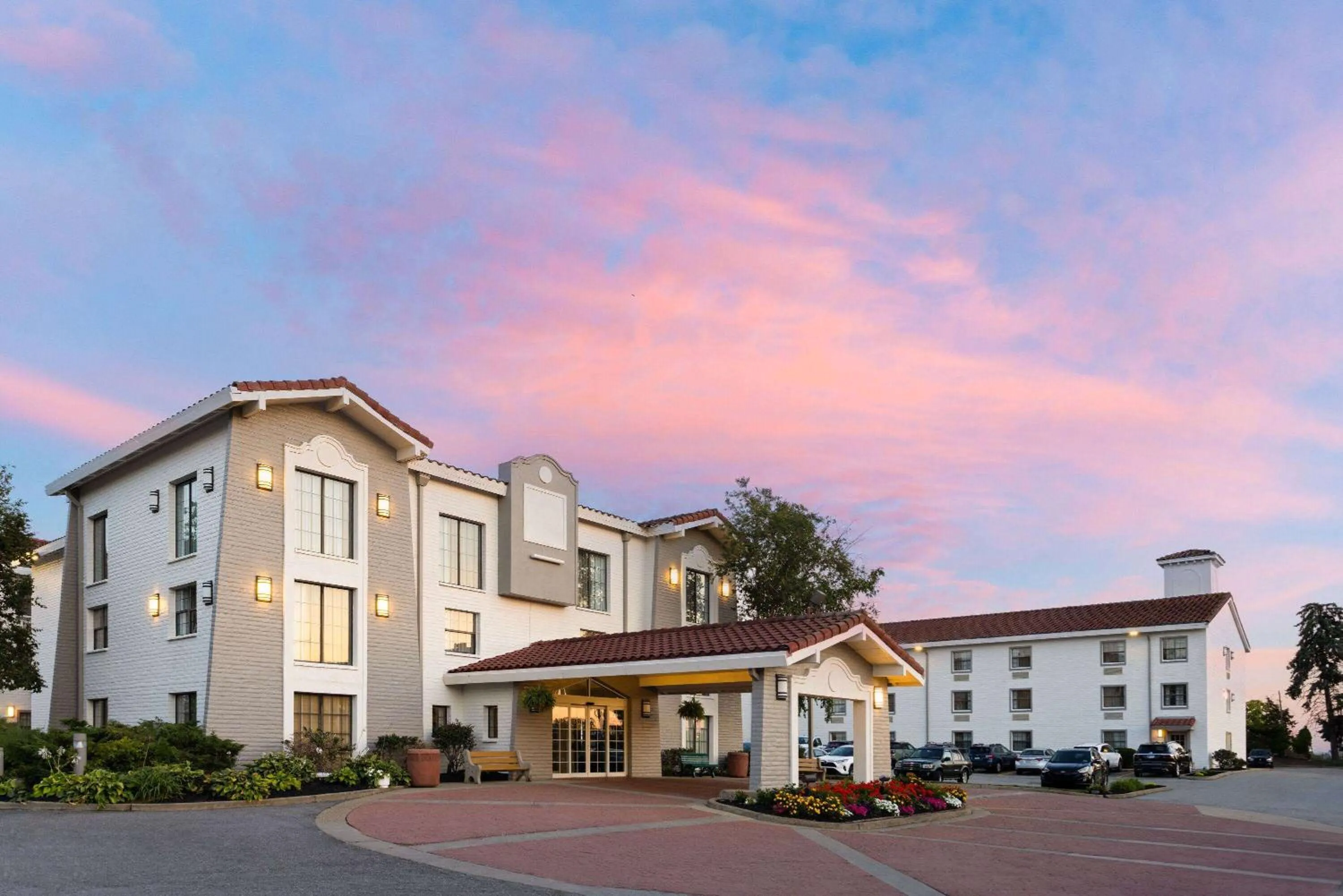 Property building in La Quinta Inn by Wyndham Pittsburgh Airport