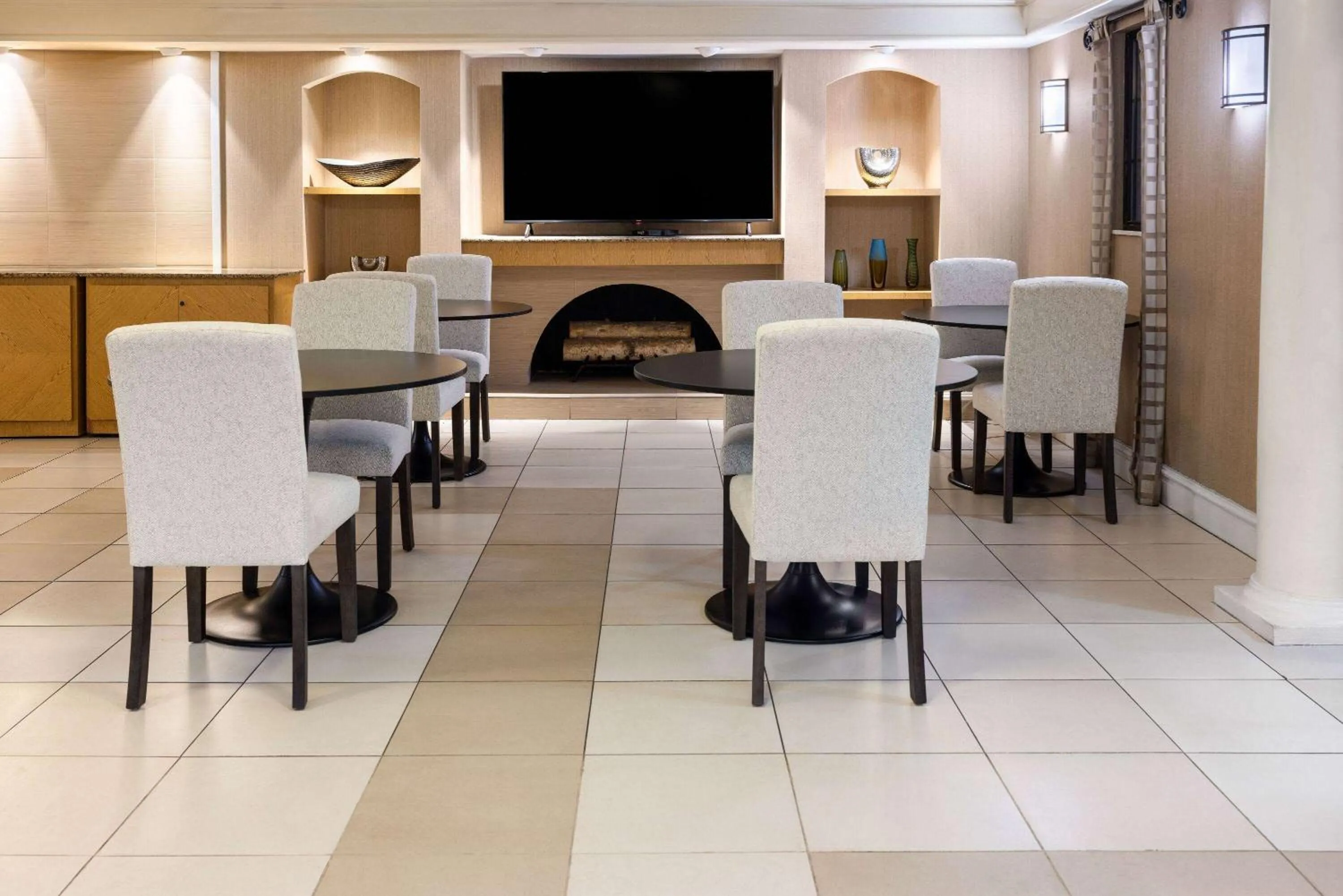 Lobby or reception in La Quinta Inn by Wyndham Pittsburgh Airport