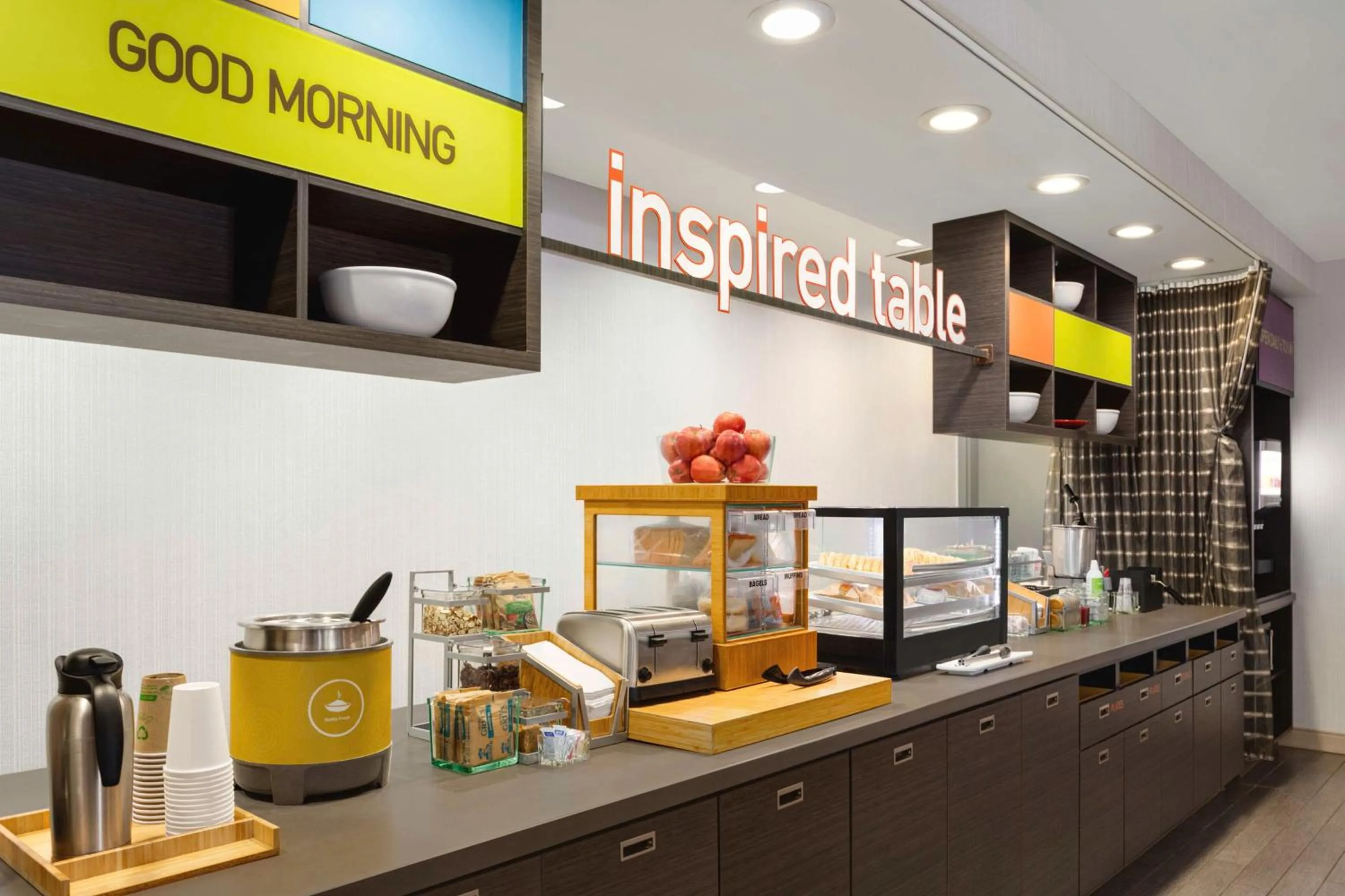 Breakfast in Home2 Suites by Hilton - Oxford