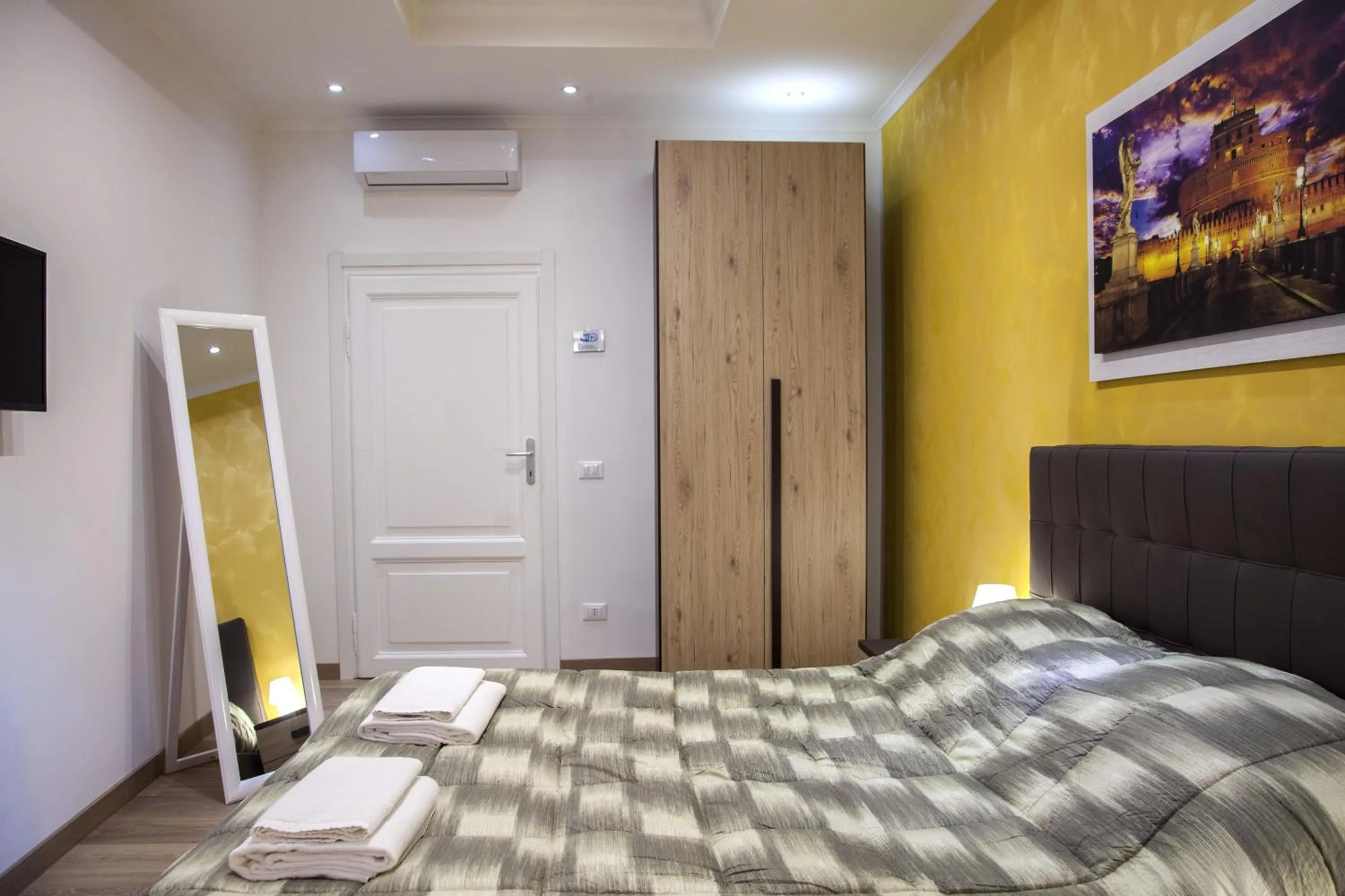 Photo of the whole room, Bed in Imperiale Top