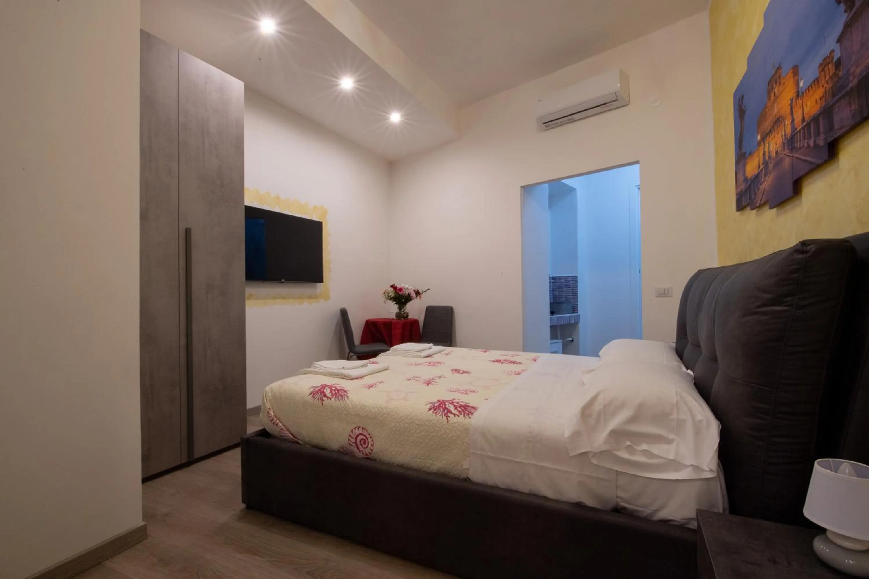 Photo of the whole room, Bed in Imperiale Top