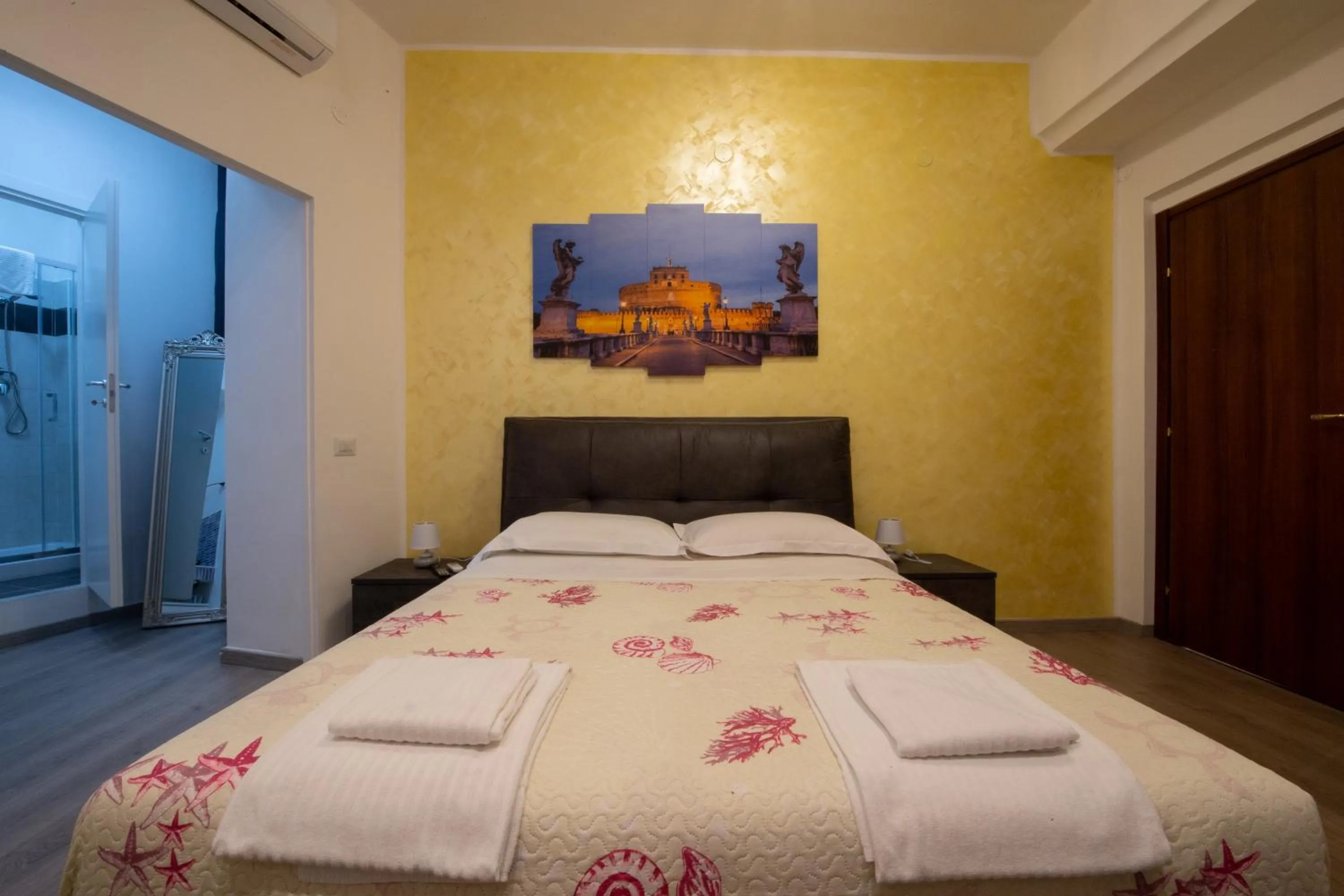 Photo of the whole room, Bed in Imperiale Top