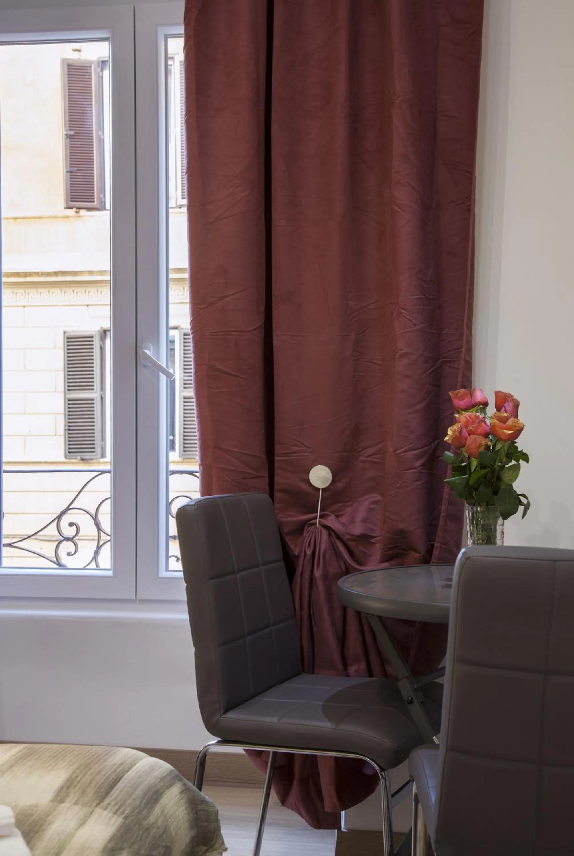 Decorative detail in Imperiale Top