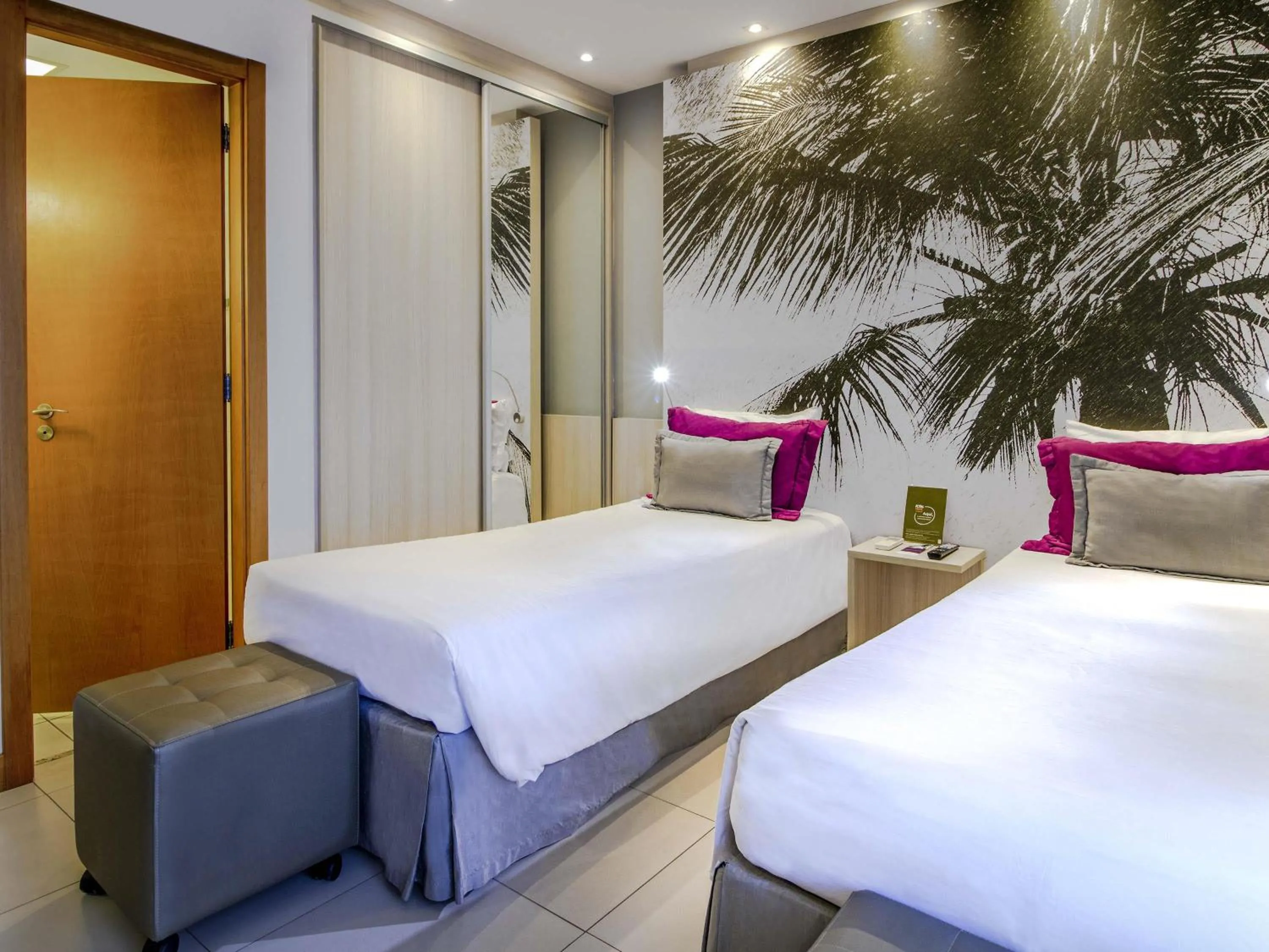 Bedroom, Bed in Mercure Salvador Boulevard Hotel