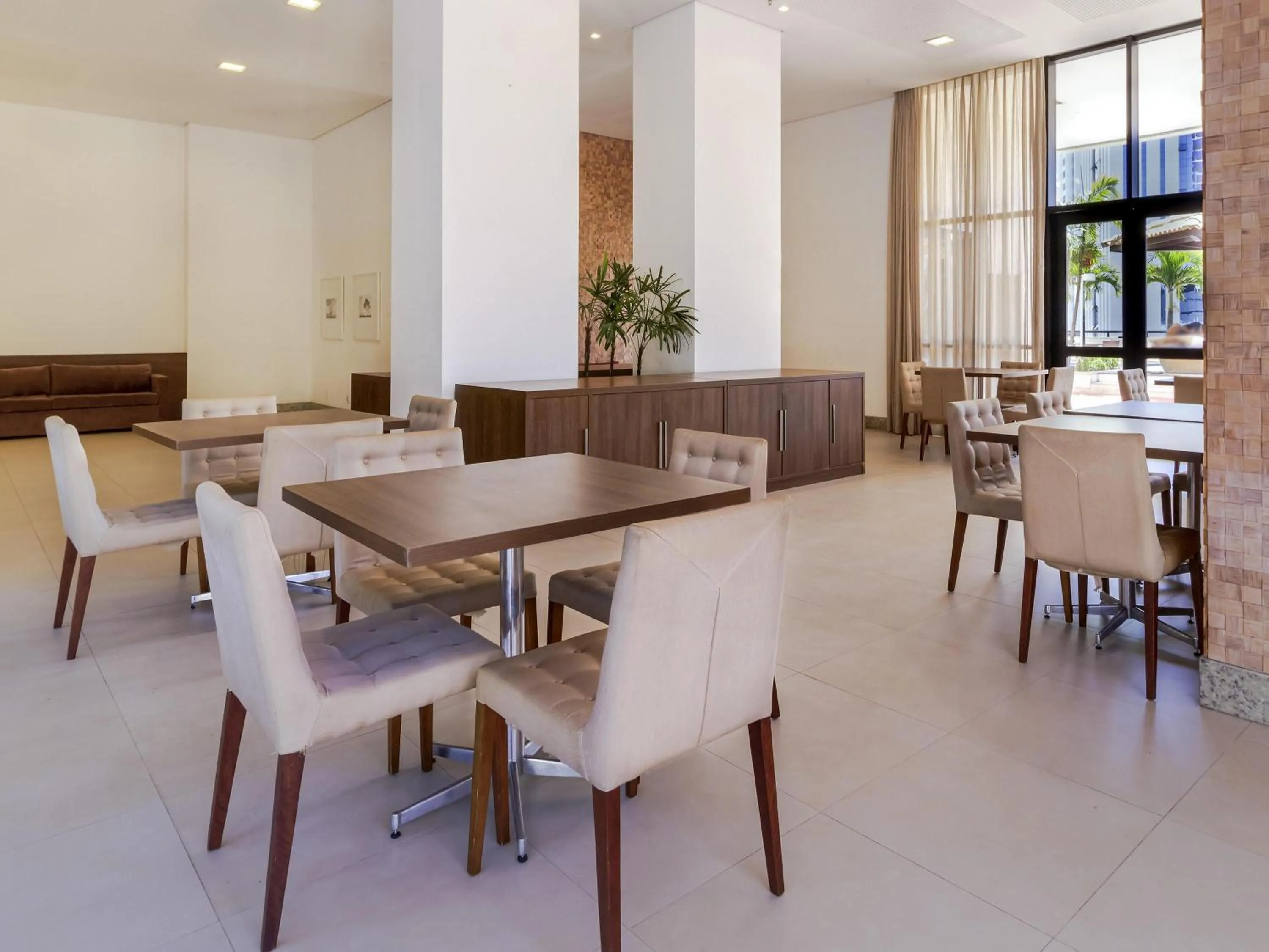 Restaurant/places to eat in Mercure Salvador Boulevard Hotel