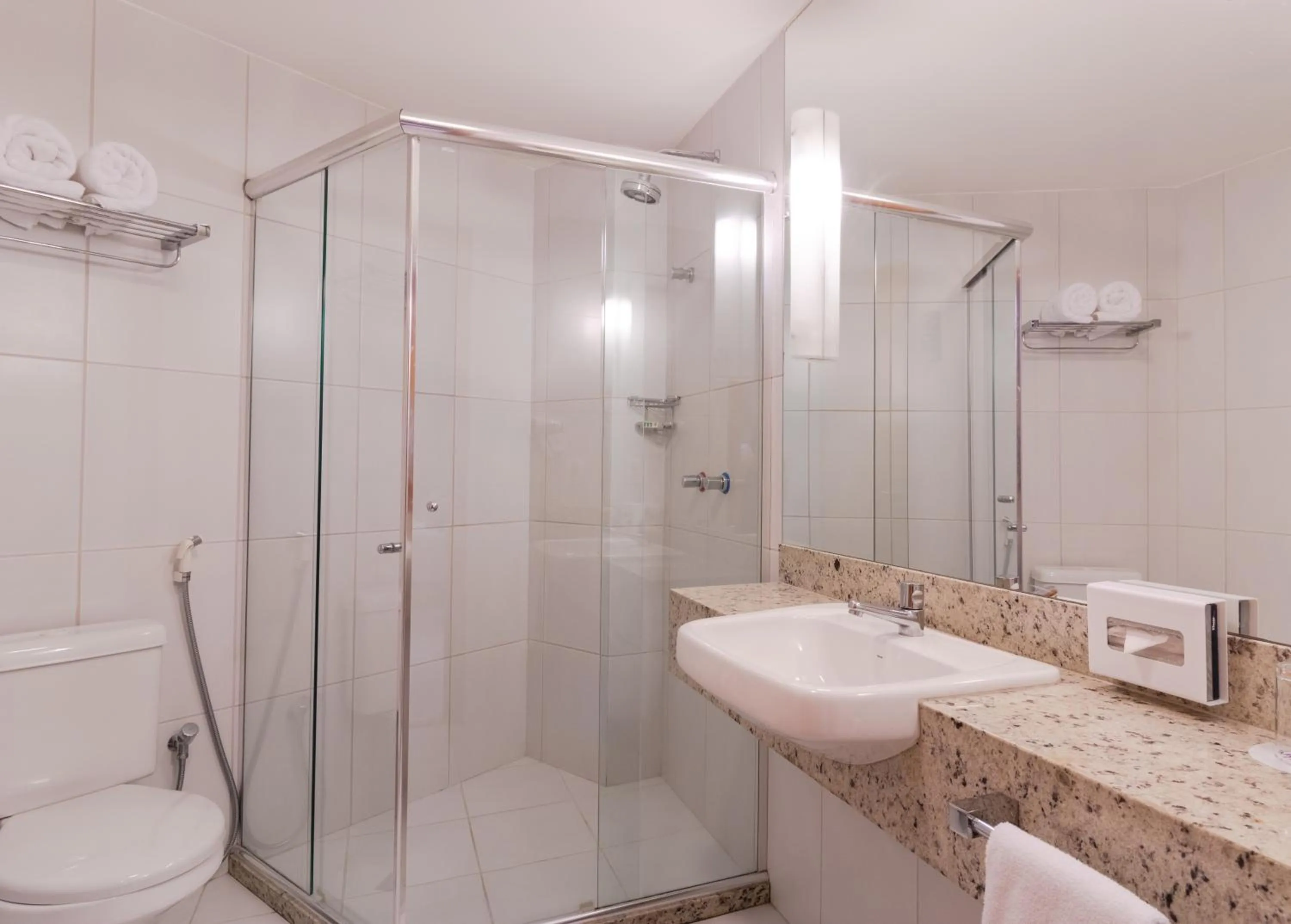 Shower in Mercure Salvador Boulevard Hotel