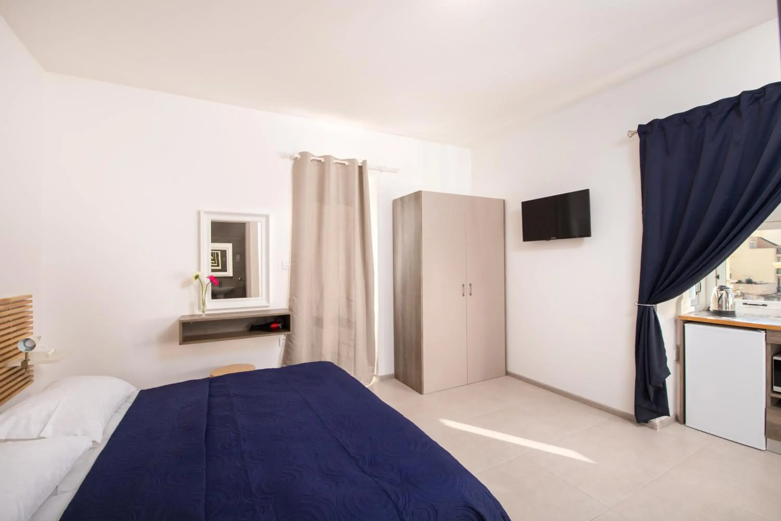 Double or Twin Room with Side Sea View in Island Guesthouse Double or Twin Room with Side Sea View in Island Guesthouse