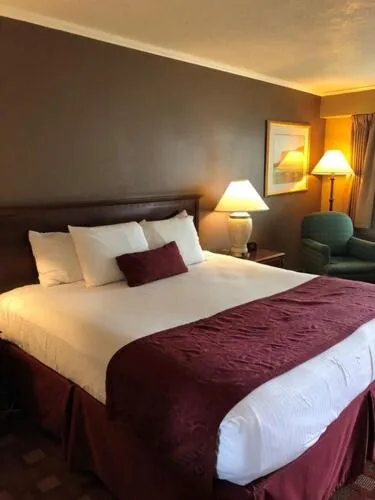 Bedroom, Bed in Days Inn & Suites by Wyndham Logan