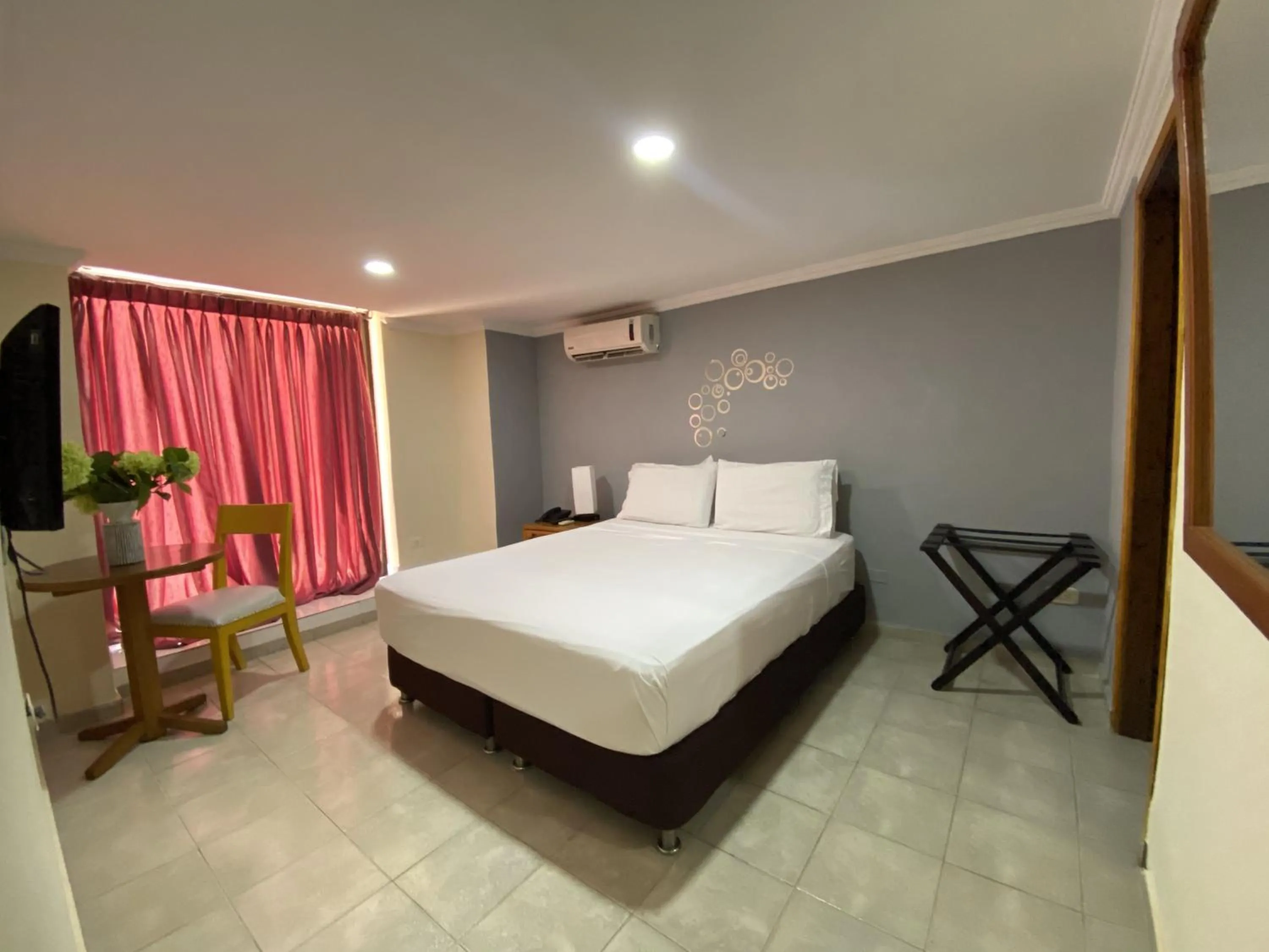 Photo of the whole room, Bed in Hotel Puerta de Oro