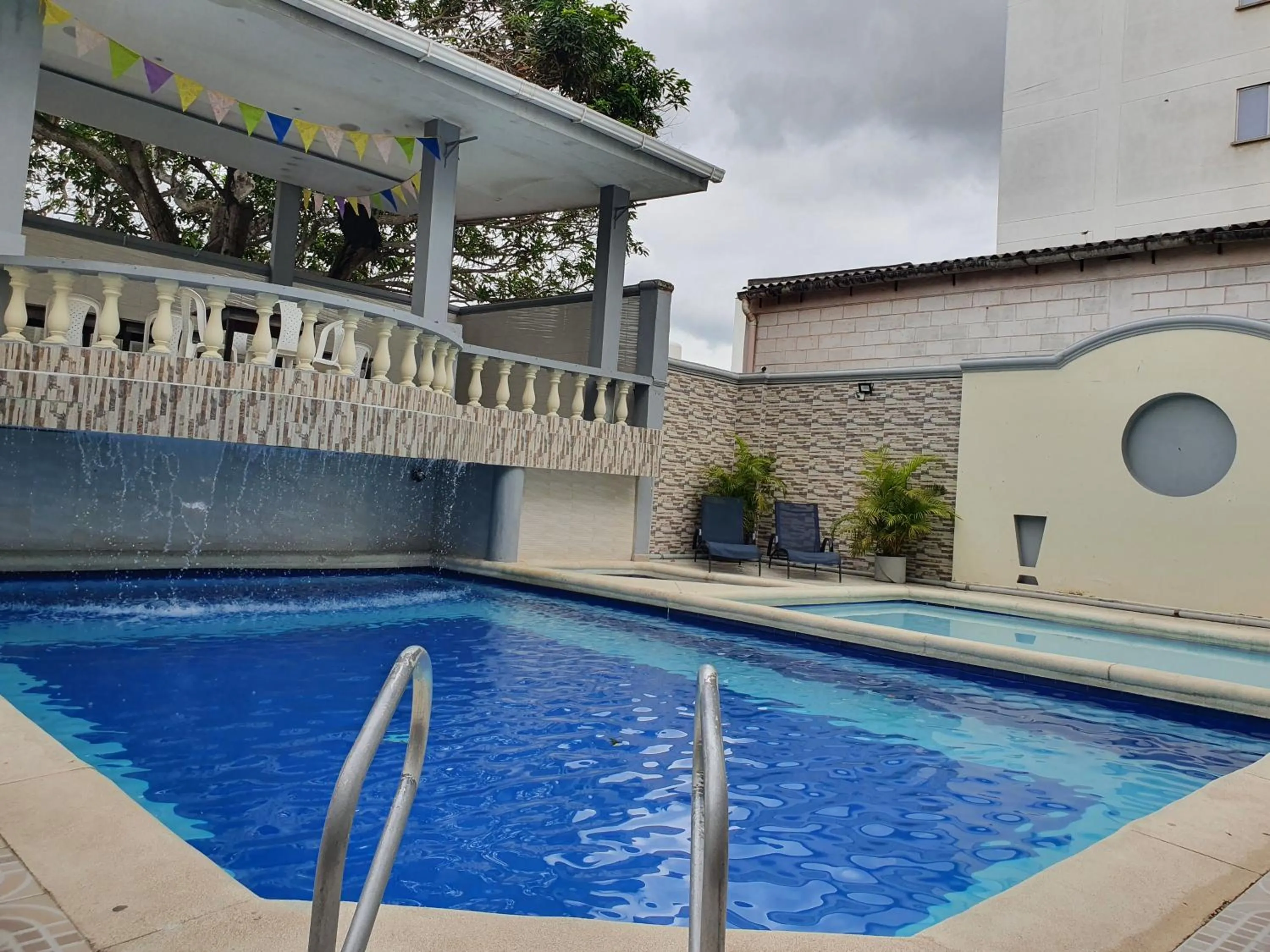 Swimming pool in Hotel Puerta de Oro
