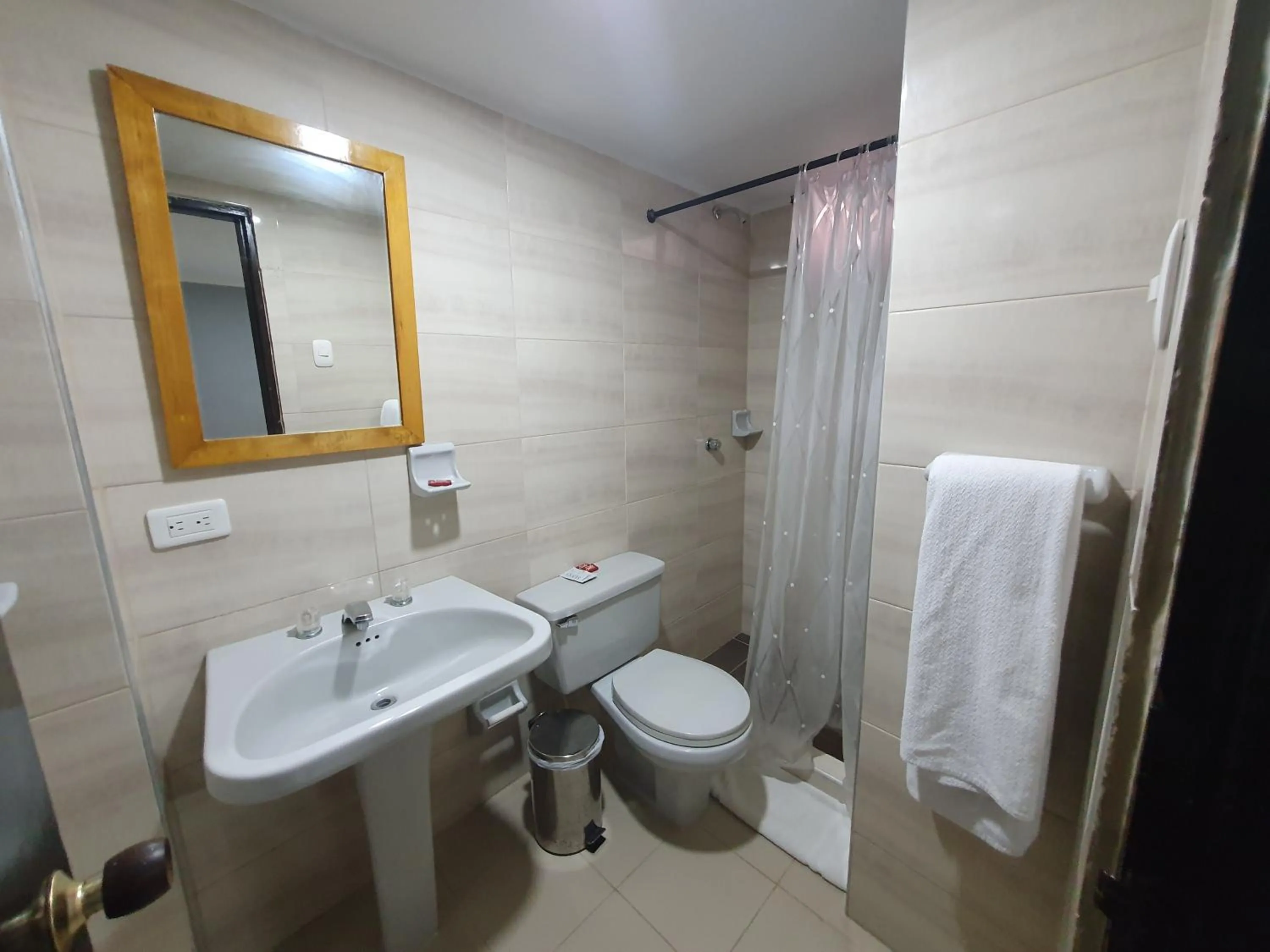 Bathroom in Hotel Puerta de Oro