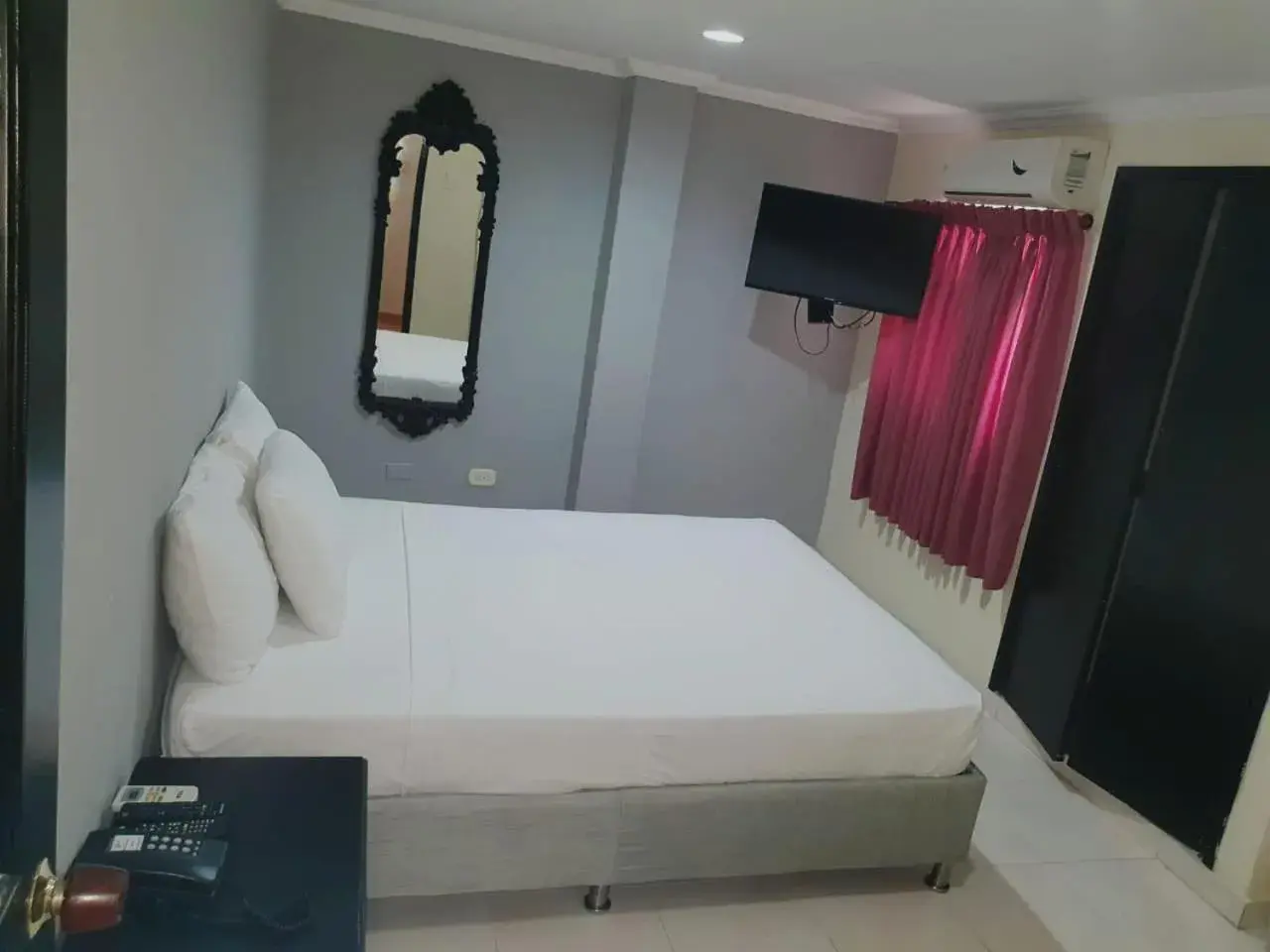 Standard Double Room - single occupancy in Hotel Puerta de Oro Standard Double Room - single occupancy in Hotel Puerta de Oro