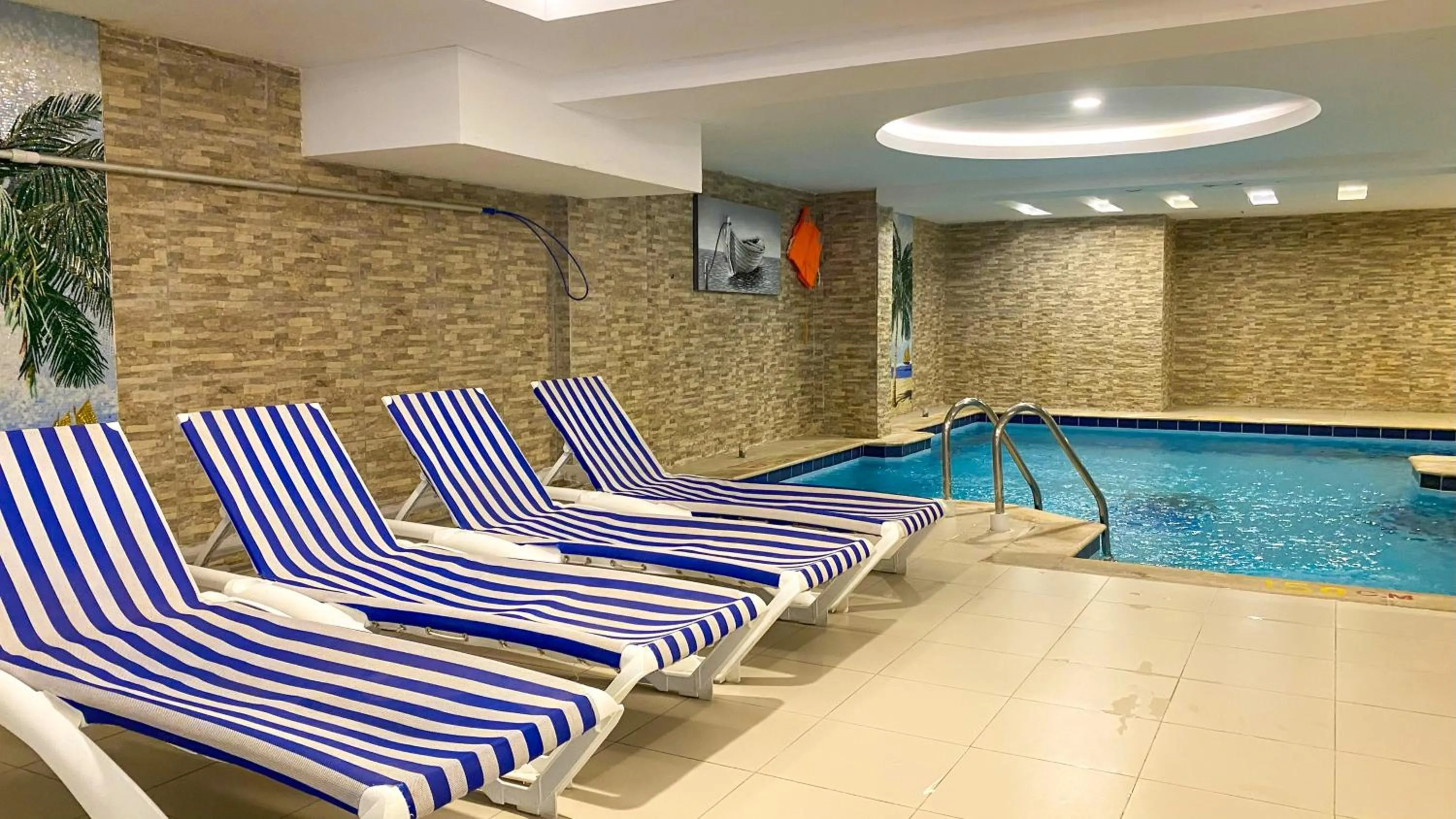 Swimming pool in Al Maali Hotel Jazan