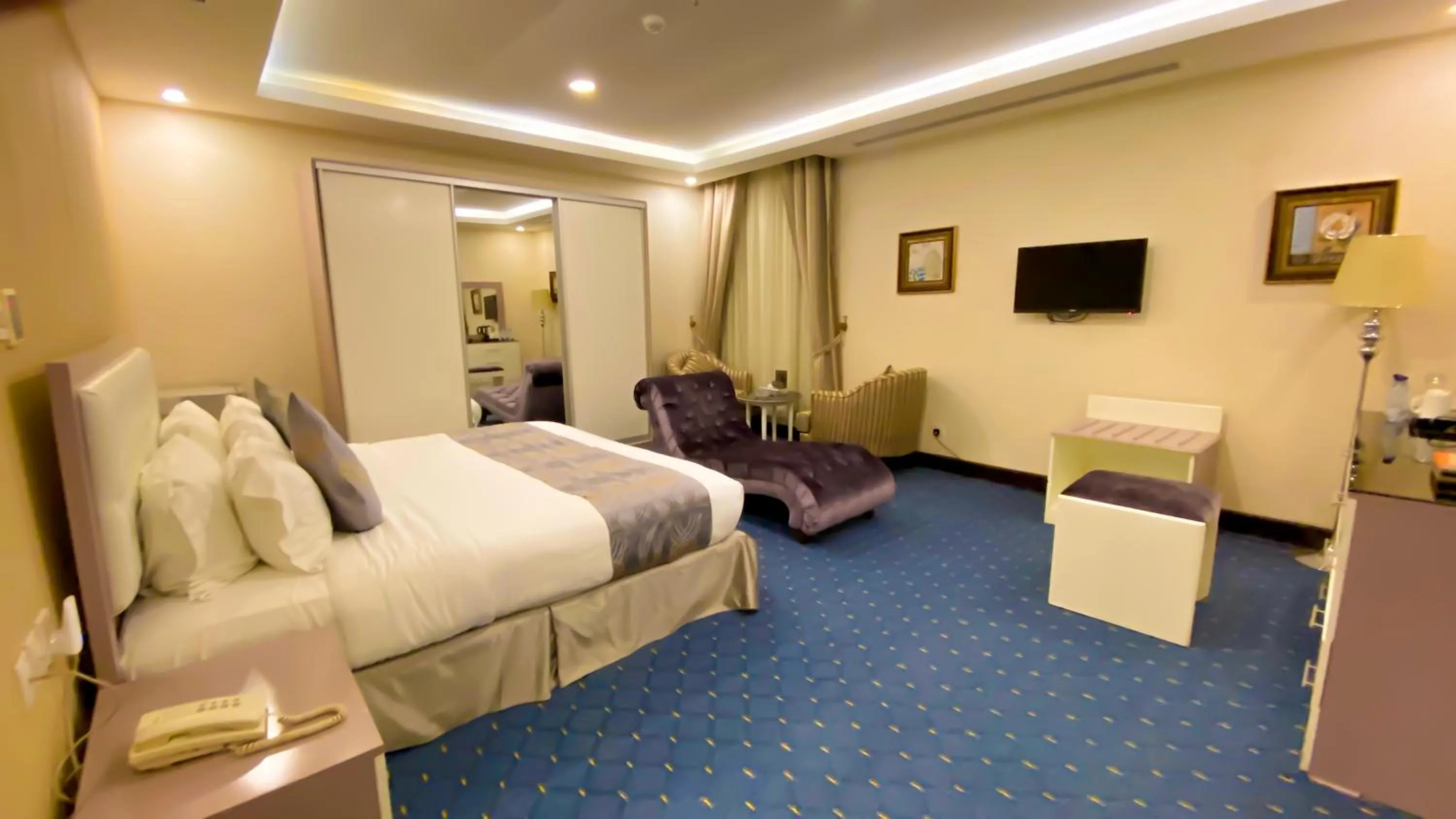 Communal lounge/ TV room, Bed in Al Maali Hotel Jazan