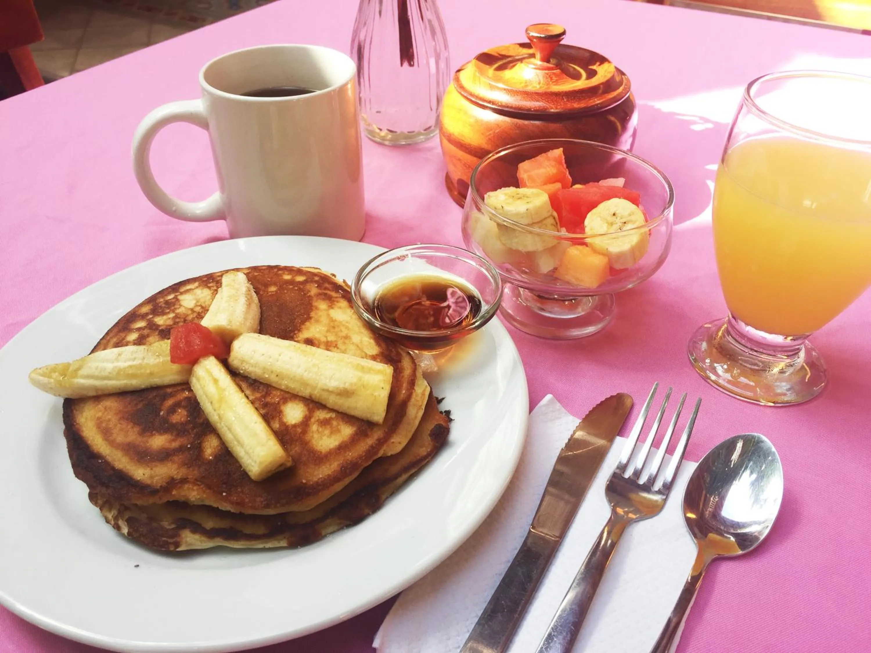Breakfast in Nest Bar Casita, Granada