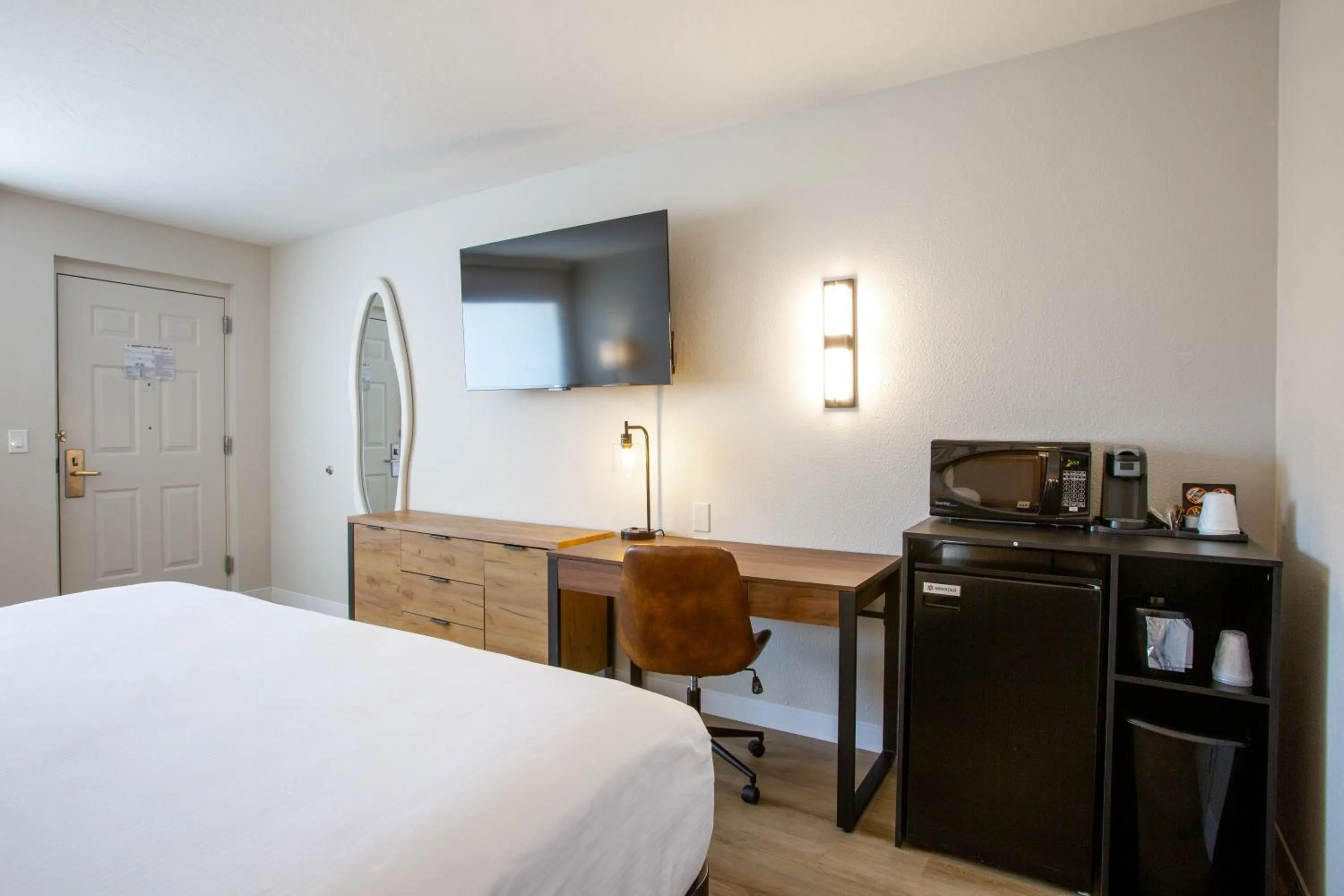 TV and multimedia, Bed in Kokopelli Inn Sedona, Trademark Collection by Wyndham