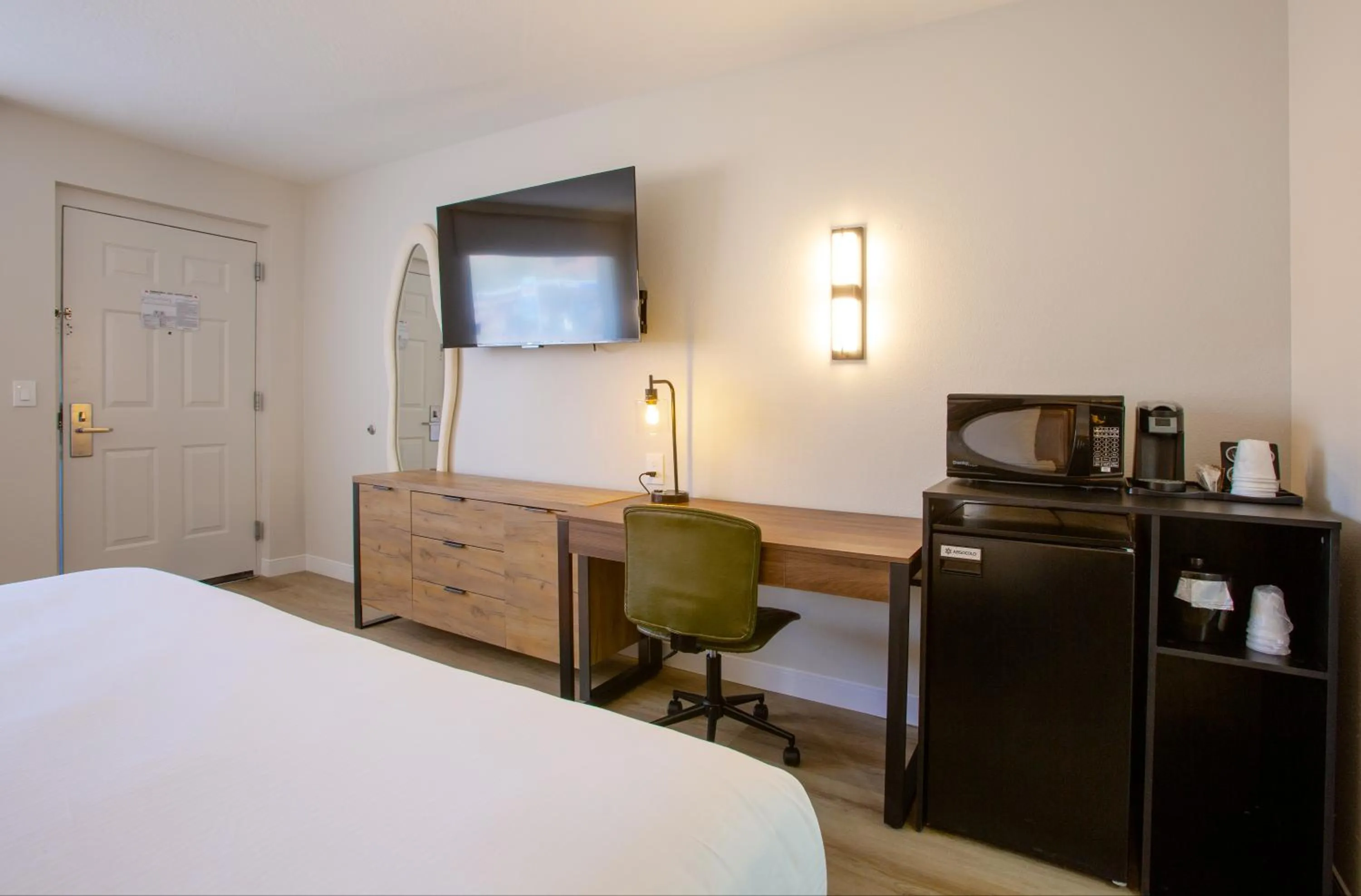 TV and multimedia, Bed in Kokopelli Inn Sedona, Trademark Collection by Wyndham