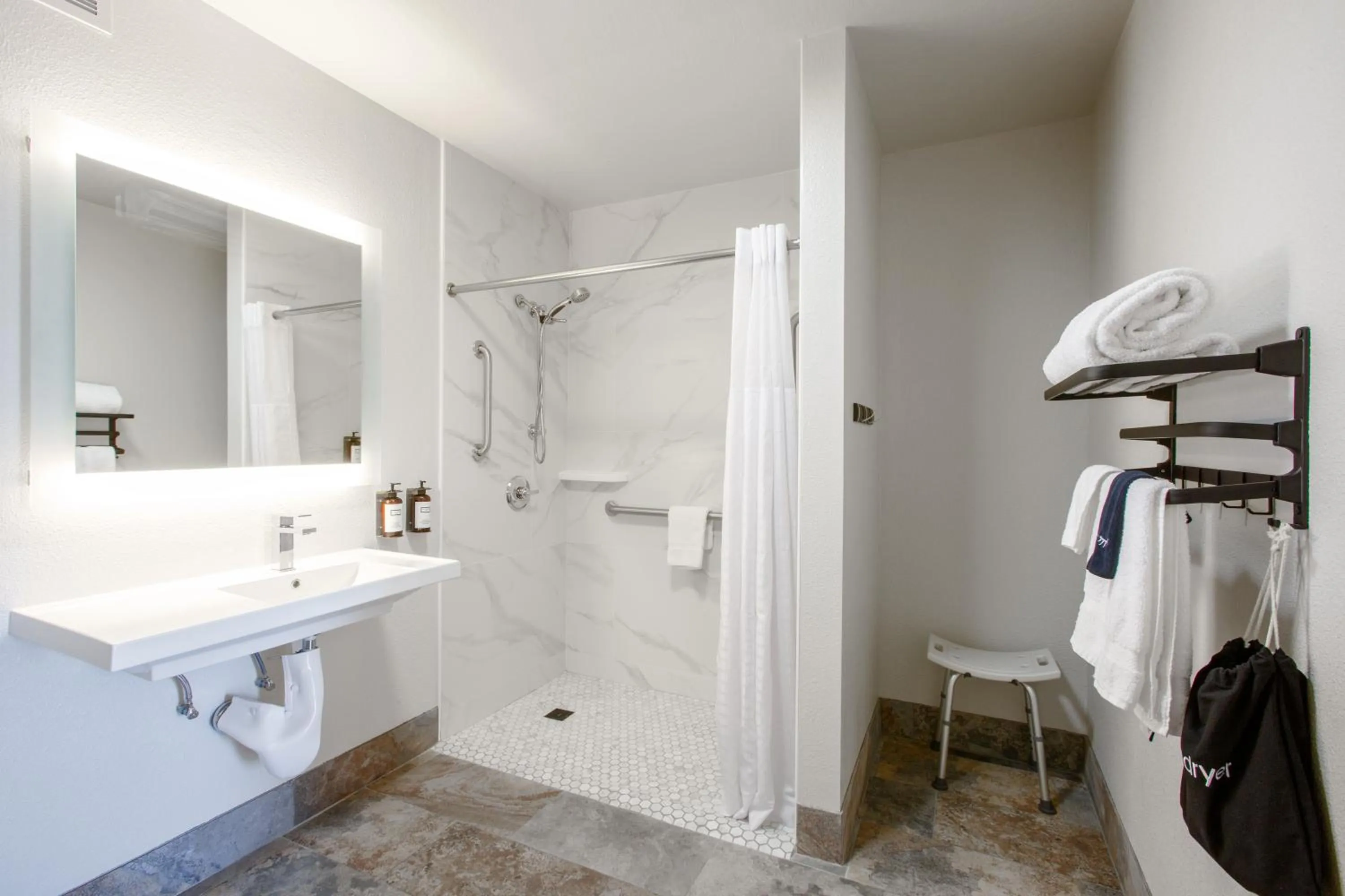 Bathroom in Kokopelli Inn Sedona, Trademark Collection by Wyndham