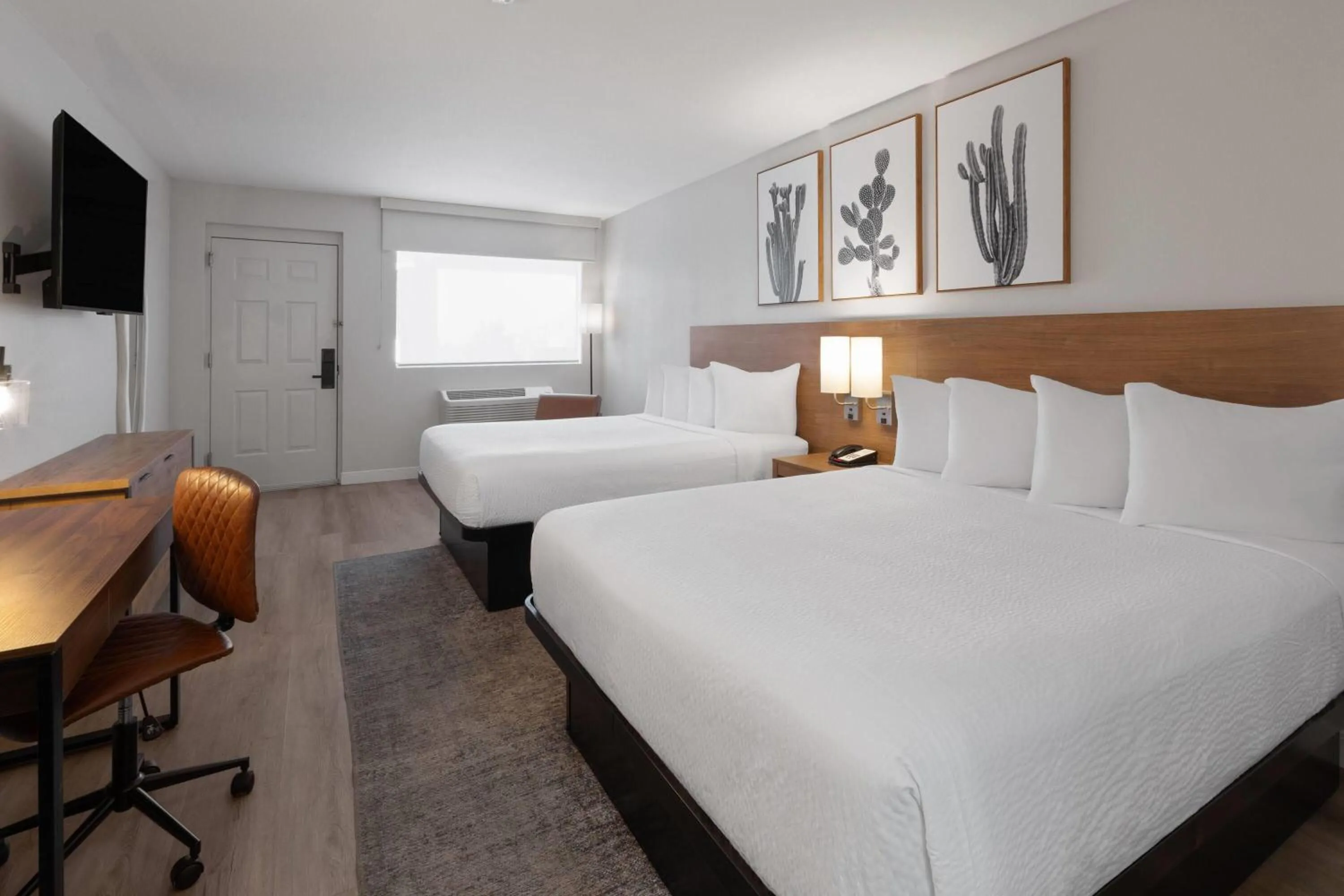 Photo of the whole room, Bed in Kokopelli Inn Sedona, Trademark Collection by Wyndham