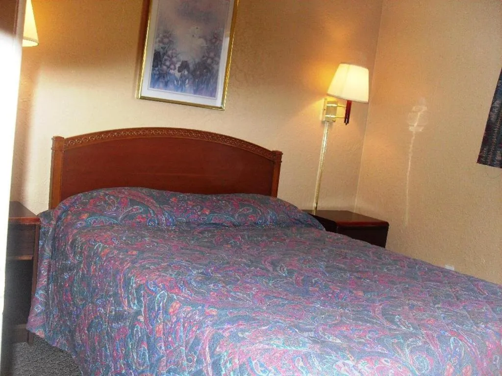 Bed in Western Ridge Motel