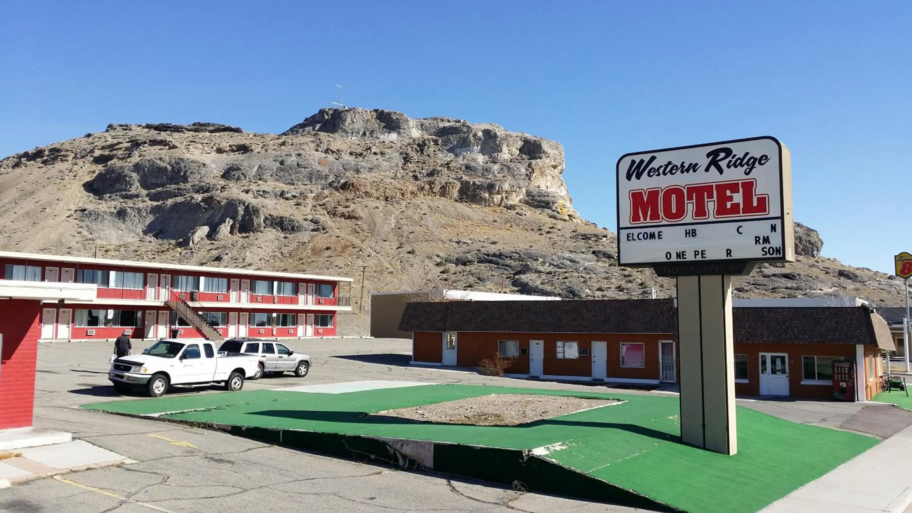 Property building in Western Ridge Motel