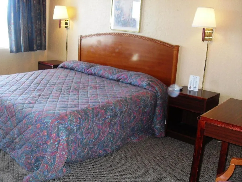 Bed in Western Ridge Motel
